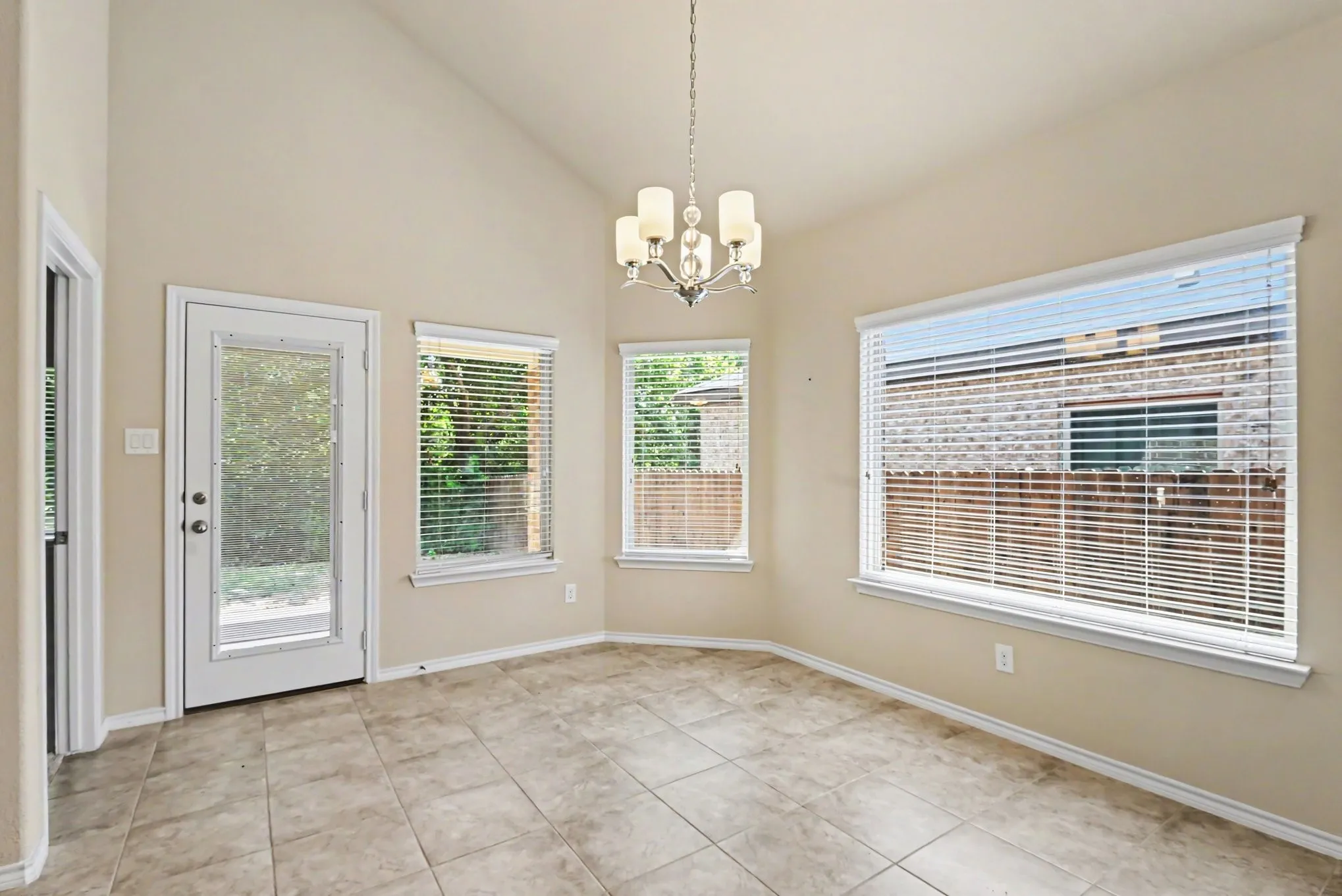 Single Family Residence For Sale in Parker County , 1232 Scott Drive, Weatherford, Texas 76087, 3 Bedroom, 2 Bathroom, 2 Garage spaces, 1,823 Sqft, built in 2016, mls#21374439, Real Estate Agent in Weatherford, Homes For Sale in Parker county, Homes For Sale in Weatherford, Realtor in Weatherford Texas, Real Estate Brokerage Independent Realty Texas, Luminita Cordes Realtor