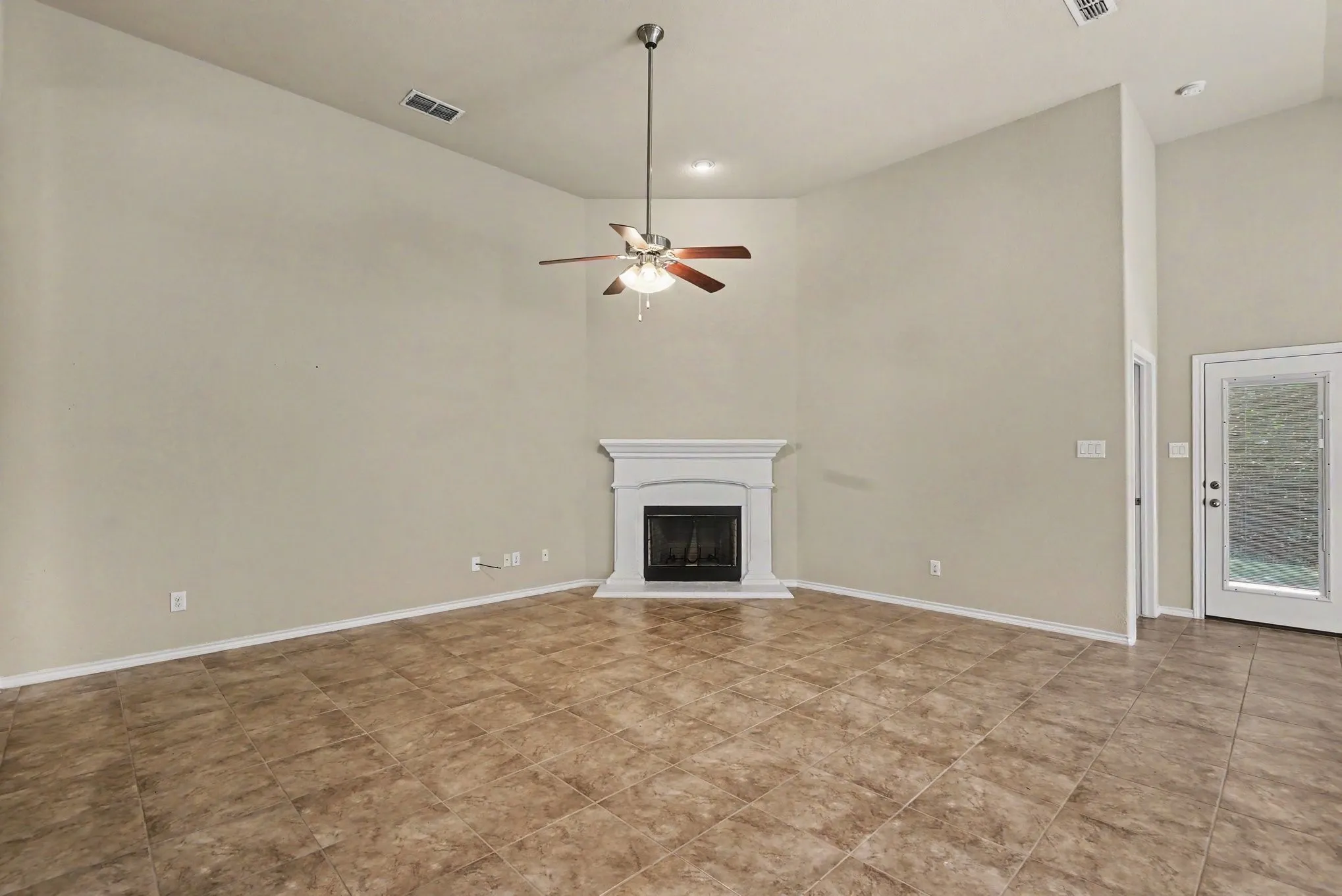 Single Family Residence For Sale in Parker County , 1232 Scott Drive, Weatherford, Texas 76087, 3 Bedroom, 2 Bathroom, 2 Garage spaces, 1,823 Sqft, built in 2016, mls#21374439, Real Estate Agent in Weatherford, Homes For Sale in Parker county, Homes For Sale in Weatherford, Realtor in Weatherford Texas, Real Estate Brokerage Independent Realty Texas, Luminita Cordes Realtor