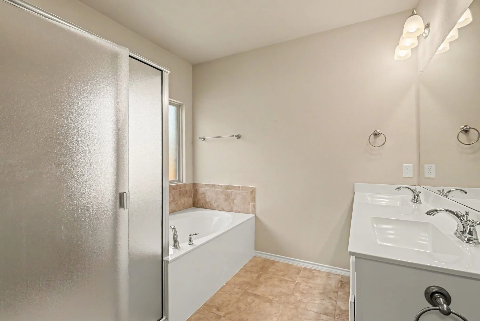 Single Family Residence For Sale in Parker County , 1232 Scott Drive, Weatherford, Texas 76087, 3 Bedroom, 2 Bathroom, 2 Garage spaces, 1,823 Sqft, built in 2016, mls#21374439, Real Estate Agent in Weatherford, Homes For Sale in Parker county, Homes For Sale in Weatherford, Realtor in Weatherford Texas, Real Estate Brokerage Independent Realty Texas, Luminita Cordes Realtor