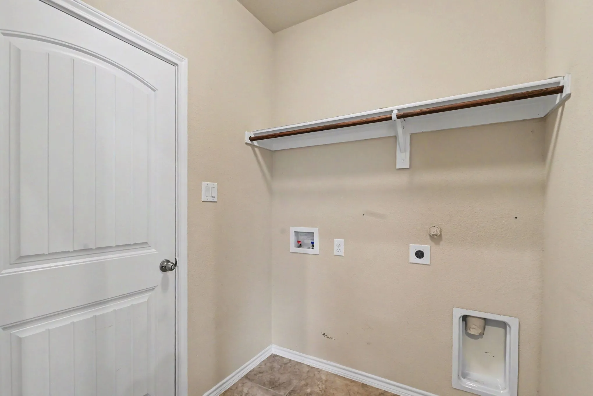 Single Family Residence For Sale in Parker County , 1232 Scott Drive, Weatherford, Texas 76087, 3 Bedroom, 2 Bathroom, 2 Garage spaces, 1,823 Sqft, built in 2016, mls#21374439, Real Estate Agent in Weatherford, Homes For Sale in Parker county, Homes For Sale in Weatherford, Realtor in Weatherford Texas, Real Estate Brokerage Independent Realty Texas, Luminita Cordes Realtor