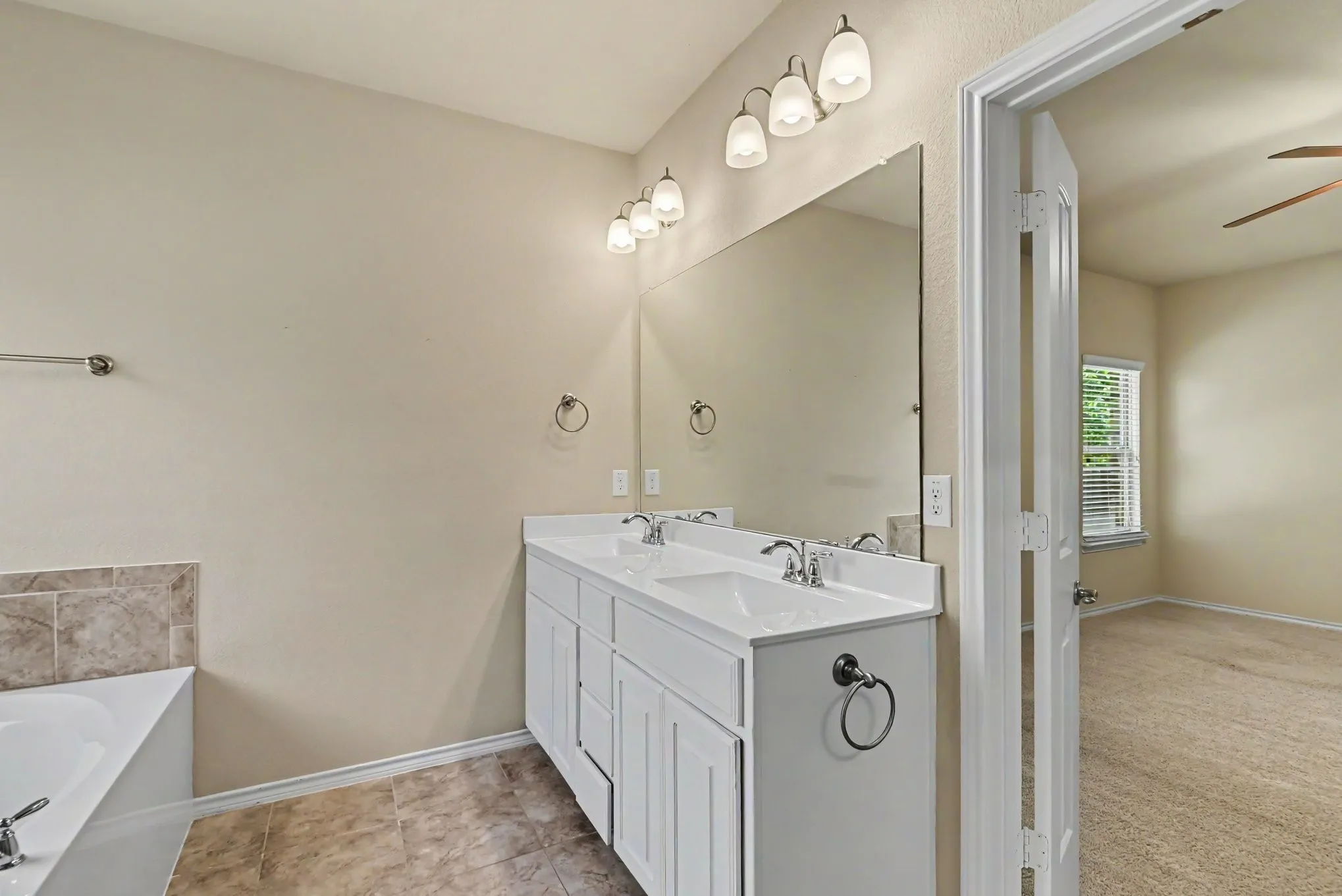 Single Family Residence For Sale in Parker County , 1232 Scott Drive, Weatherford, Texas 76087, 3 Bedroom, 2 Bathroom, 2 Garage spaces, 1,823 Sqft, built in 2016, mls#21374439, Real Estate Agent in Weatherford, Homes For Sale in Parker county, Homes For Sale in Weatherford, Realtor in Weatherford Texas, Real Estate Brokerage Independent Realty Texas, Luminita Cordes Realtor