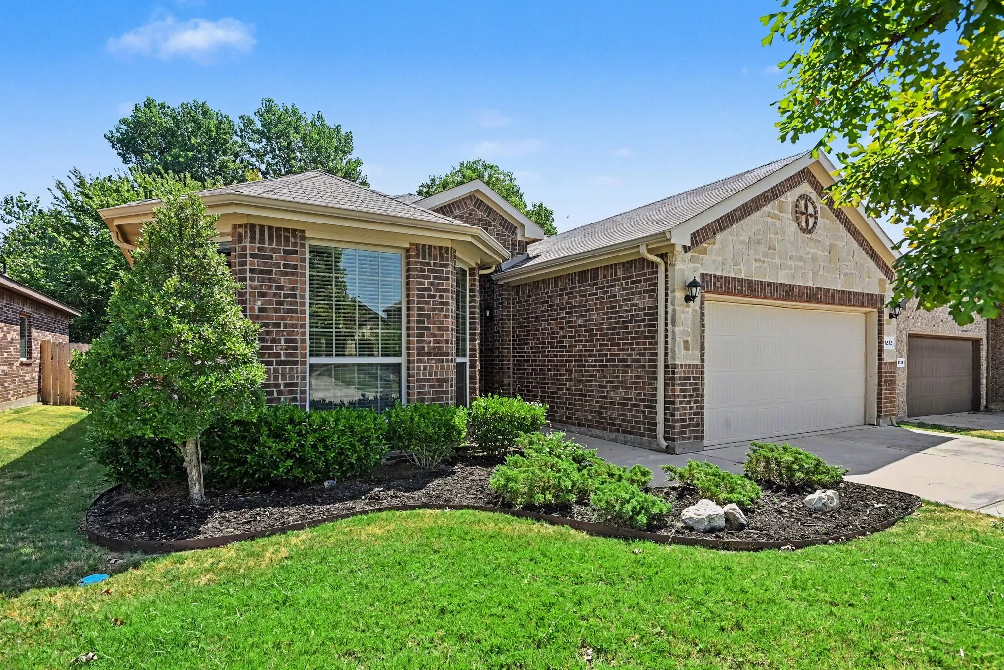 Single Family Residence For Sale in Parker County , 1232 Scott Drive, Weatherford, Texas 76087, 3 Bedroom, 2 Bathroom, 2 Garage spaces, 1,823 Sqft, built in 2016, mls#21374439, Real Estate Agent in Weatherford, Homes For Sale in Parker county, Homes For Sale in Weatherford, Realtor in Weatherford Texas, Real Estate Brokerage Independent Realty Texas, Luminita Cordes Realtor