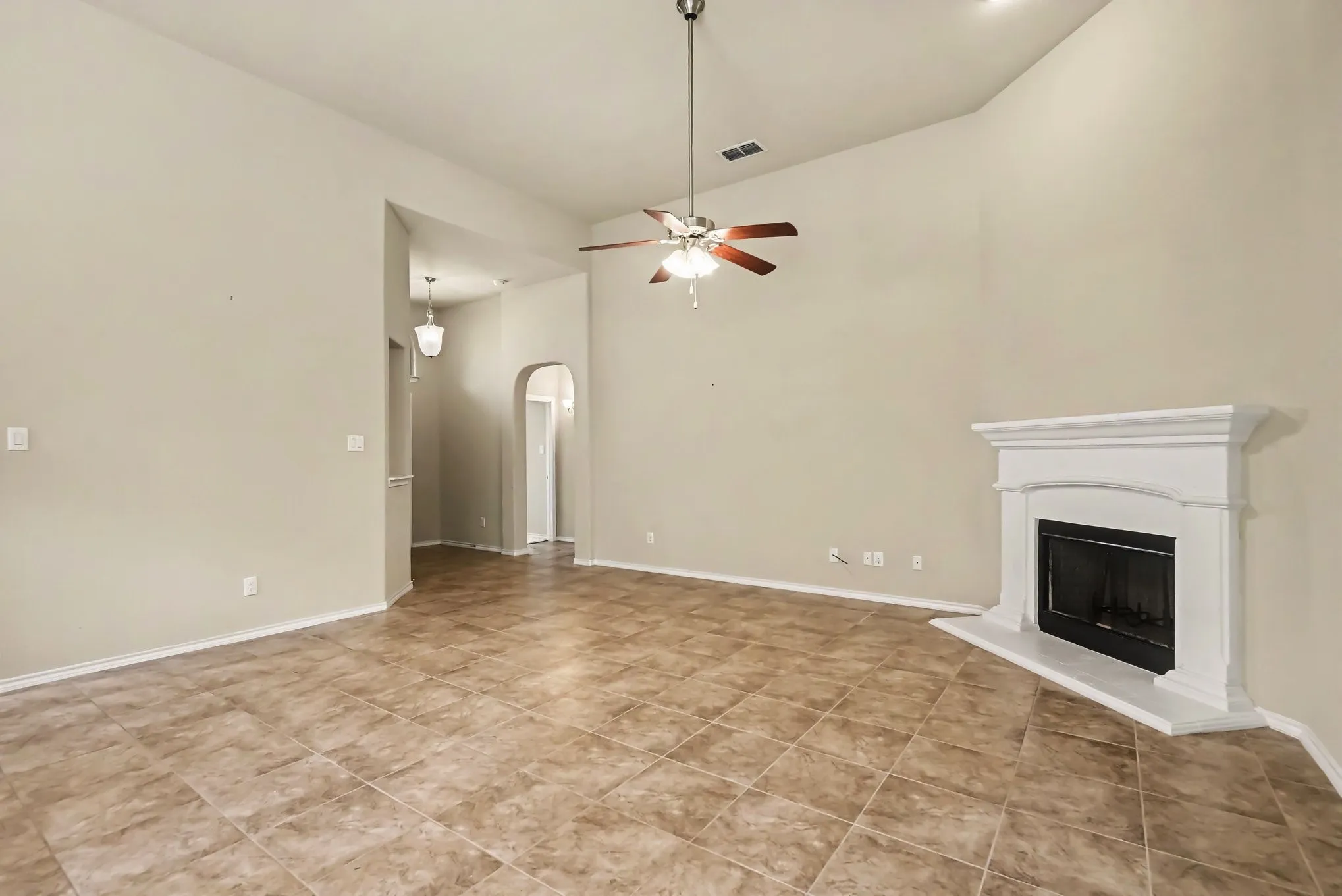 Single Family Residence For Sale in Parker County , 1232 Scott Drive, Weatherford, Texas 76087, 3 Bedroom, 2 Bathroom, 2 Garage spaces, 1,823 Sqft, built in 2016, mls#21374439, Real Estate Agent in Weatherford, Homes For Sale in Parker county, Homes For Sale in Weatherford, Realtor in Weatherford Texas, Real Estate Brokerage Independent Realty Texas, Luminita Cordes Realtor