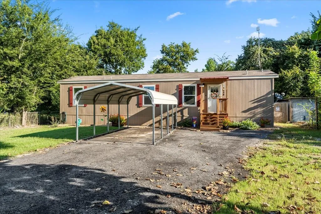 Manufactured Home For Sale in Henderson County , 1034 Pleasant Drive, Kemp, Texas 75143, 2 Bedroom, 2 Bathroom, Garage spaces, 840 Sqft, built in 2022, mls#21375000, Real Estate Agent in Kemp, Homes For Sale in Henderson county, Homes For Sale in Kemp, Realtor in Kemp Texas, Real Estate Brokerage Independent Realty Texas, Luminita Cordes Realtor