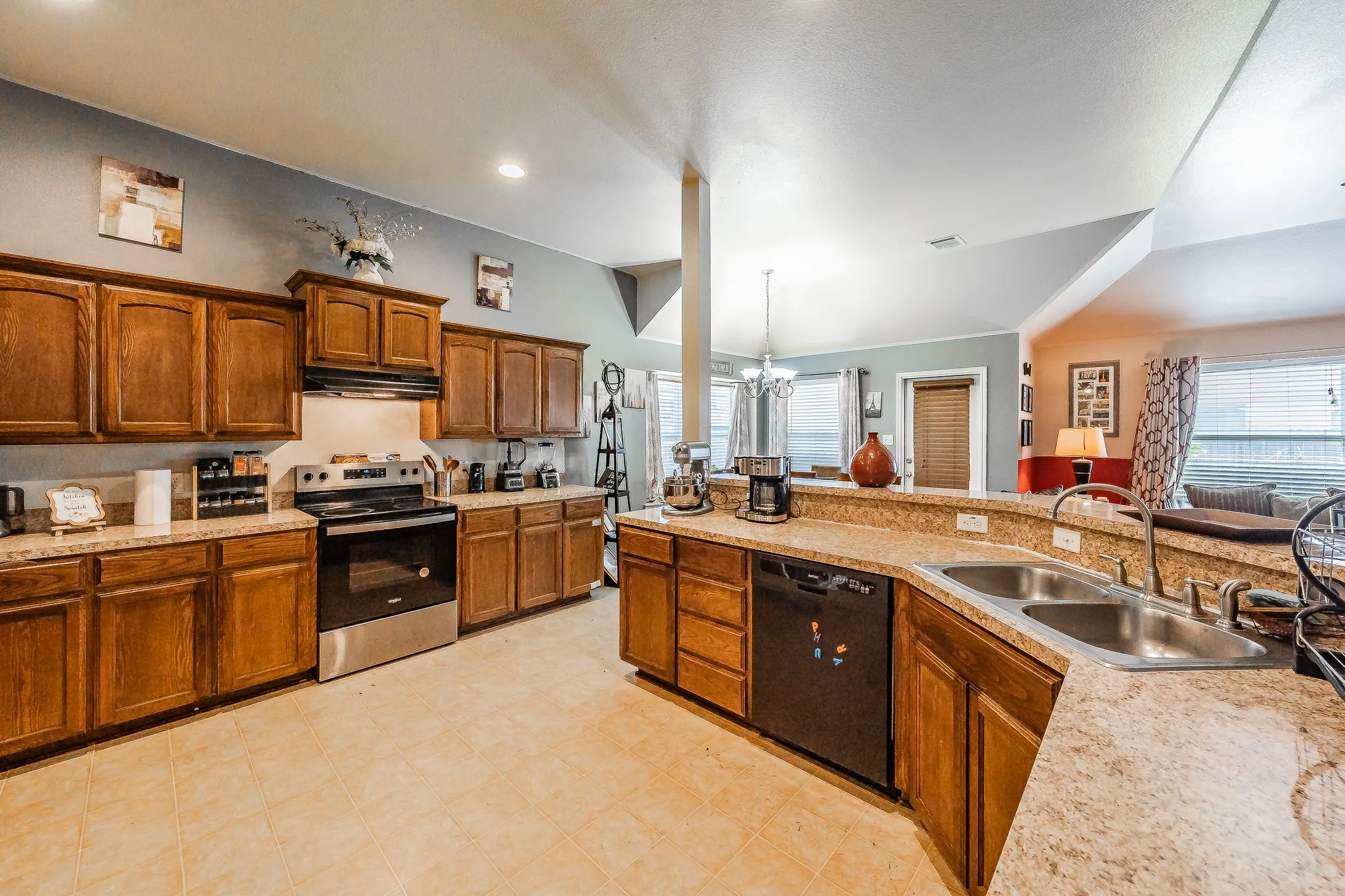 Single Family Residence For Sale in Tarrant County , 2017 Graham Ranch Road, Fort Worth, Texas 76134, 3 Bedroom, 3 Bathroom, 2 Garage spaces, 2,111 Sqft, built in 2010, mls#21372941, Real Estate Agent in Fort Worth, Homes For Sale in Tarrant county, Homes For Sale in Fort Worth, Realtor in Fort Worth Texas, Real Estate Brokerage Independent Realty Texas, Luminita Cordes Realtor