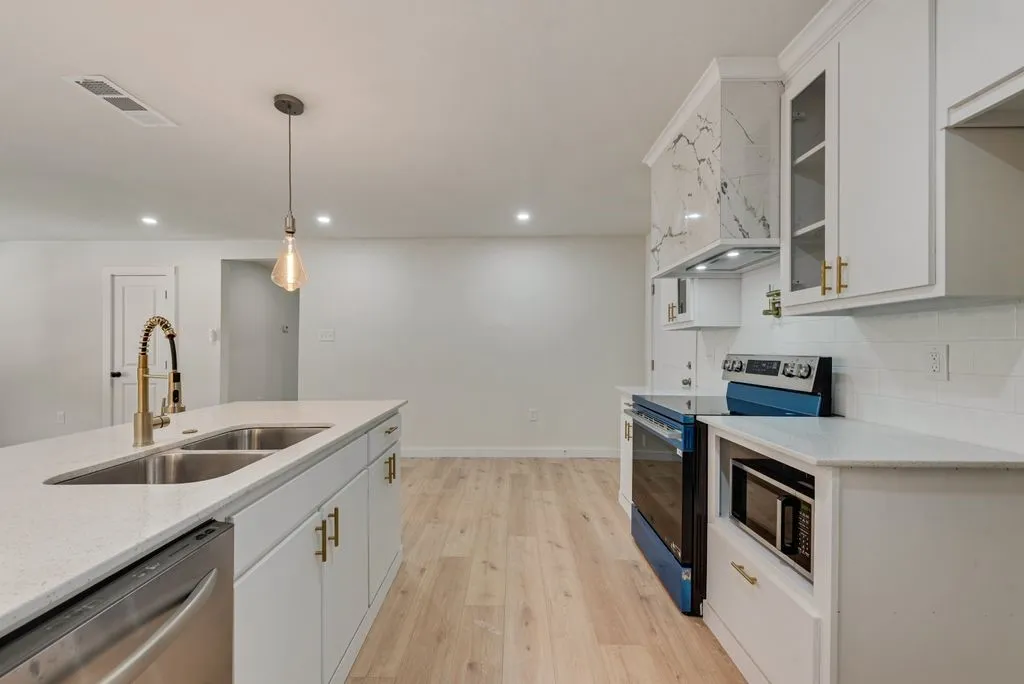 Single Family Residence For Sale in Tarrant County , 312 Calgary Road, Azle, Texas 76020, 4 Bedroom, 2 Bathroom, 2 Garage spaces, 1,734 Sqft, built in 2026, mls#21375036, Real Estate Agent in Azle, Homes For Sale in Tarrant county, Homes For Sale in Azle, Realtor in Azle Texas, Real Estate Brokerage Independent Realty Texas, Luminita Cordes Realtor