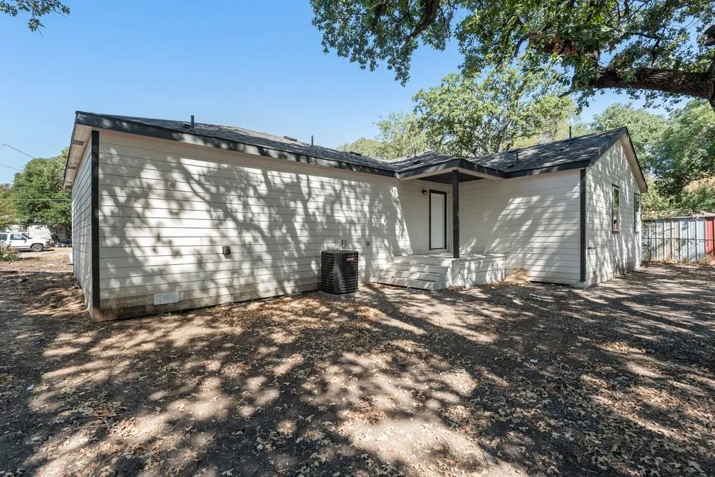 Single Family Residence For Sale in Tarrant County , 312 Calgary Road, Azle, Texas 76020, 4 Bedroom, 2 Bathroom, 2 Garage spaces, 1,734 Sqft, built in 2026, mls#21375036, Real Estate Agent in Azle, Homes For Sale in Tarrant county, Homes For Sale in Azle, Realtor in Azle Texas, Real Estate Brokerage Independent Realty Texas, Luminita Cordes Realtor