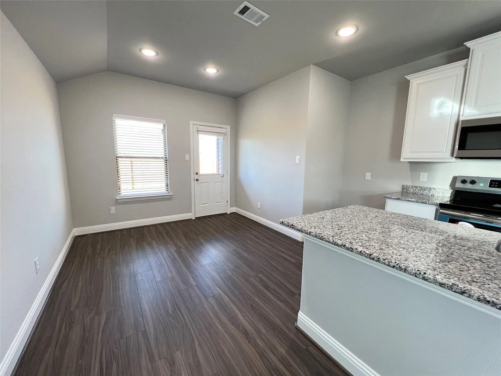 Single Family Residence For Rent in Hunt County , 1428 Warringwood Drive, Greenville, Texas 75402, 4 Bedroom, 2 Bathroom, 2 Garage spaces, 1,473 Sqft, built in 2021, mls#21375038, Real Estate Agent in Greenville, Homes For Rent in Hunt county, Homes For Rent in Greenville, Realtor in Greenville Texas, Real Estate Brokerage Independent Realty Texas, Luminita Cordes Realtor