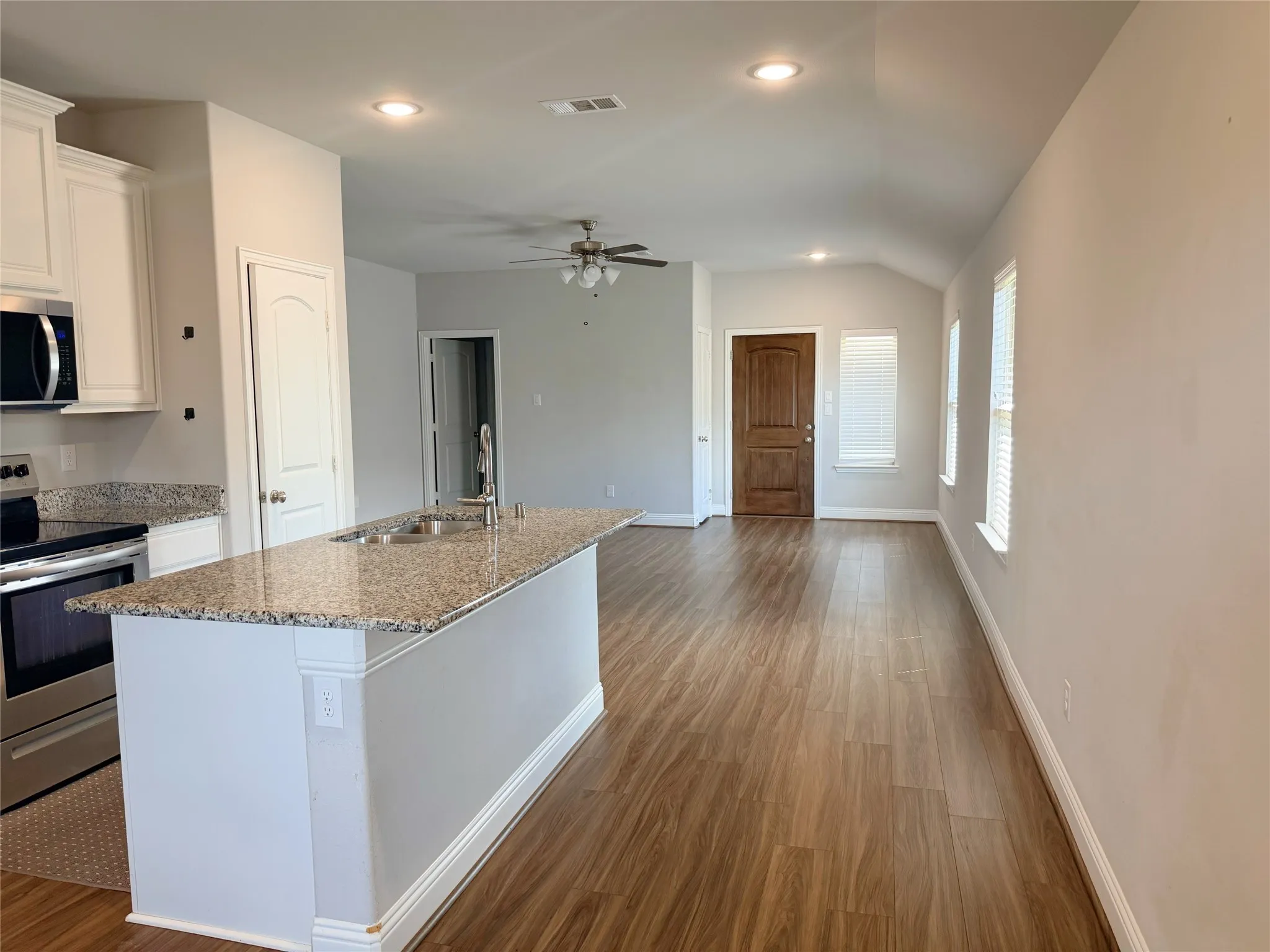 Single Family Residence For Rent in Hunt County , 1428 Warringwood Drive, Greenville, Texas 75402, 4 Bedroom, 2 Bathroom, 2 Garage spaces, 1,473 Sqft, built in 2021, mls#21375038, Real Estate Agent in Greenville, Homes For Rent in Hunt county, Homes For Rent in Greenville, Realtor in Greenville Texas, Real Estate Brokerage Independent Realty Texas, Luminita Cordes Realtor