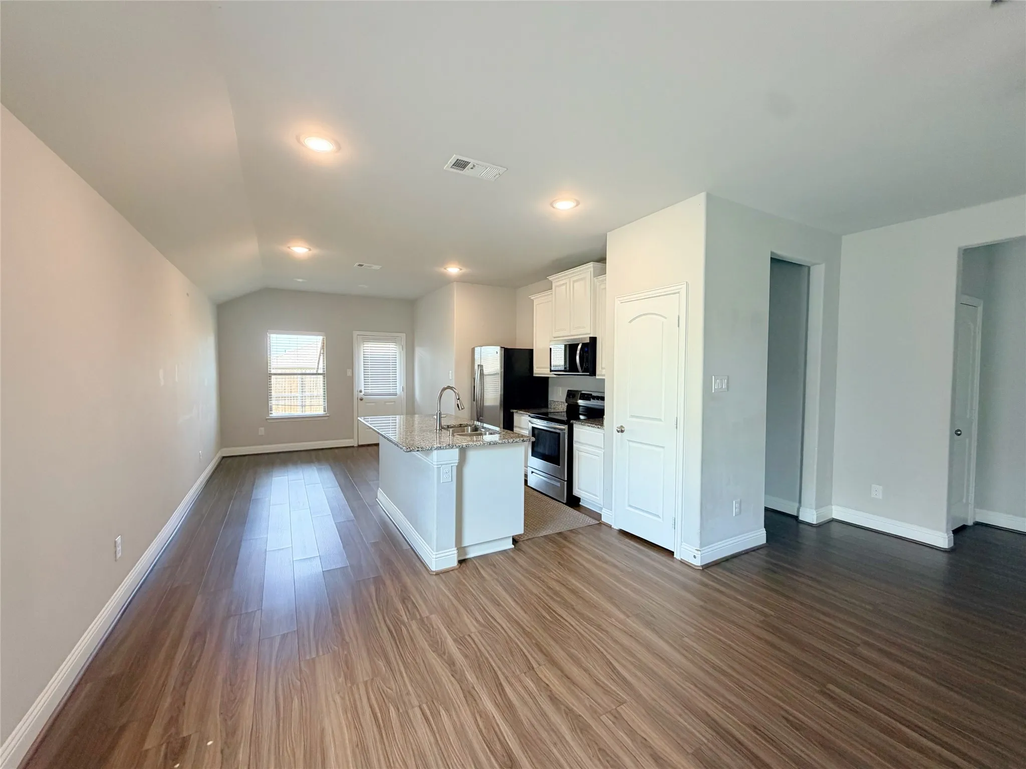 Single Family Residence For Rent in Hunt County , 1428 Warringwood Drive, Greenville, Texas 75402, 4 Bedroom, 2 Bathroom, 2 Garage spaces, 1,473 Sqft, built in 2021, mls#21375038, Real Estate Agent in Greenville, Homes For Rent in Hunt county, Homes For Rent in Greenville, Realtor in Greenville Texas, Real Estate Brokerage Independent Realty Texas, Luminita Cordes Realtor