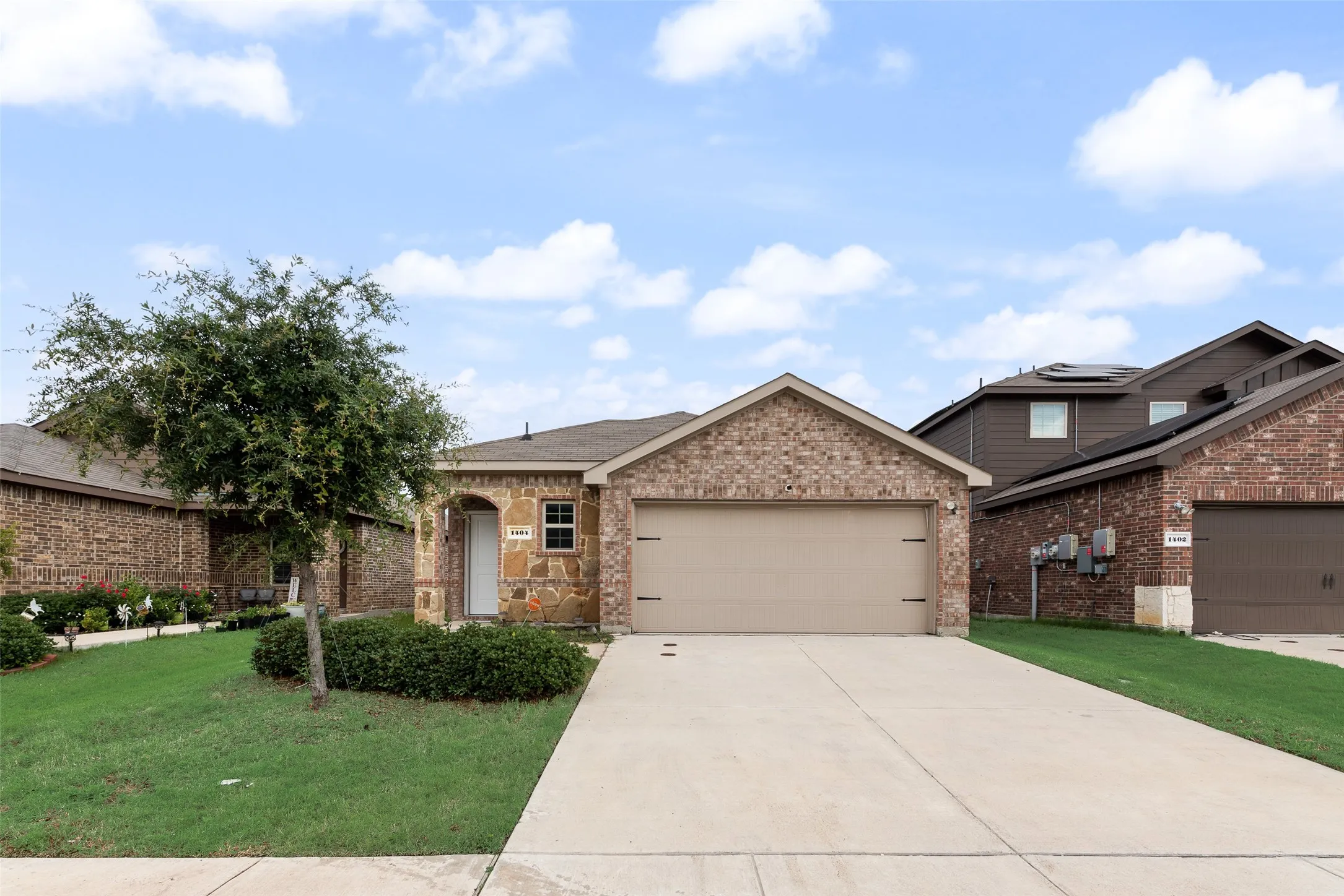 Single Family Residence For Sale in Kaufman County , 1404 Sebastian Drive, Forney, Texas 75126, 3 Bedroom, 2 Bathroom, 2 Garage spaces, 1,510 Sqft, built in 2021, mls#21375029, Real Estate Agent in Forney, Homes For Sale in Kaufman county, Homes For Sale in Forney, Realtor in Forney Texas, Real Estate Brokerage Independent Realty Texas, Luminita Cordes Realtor