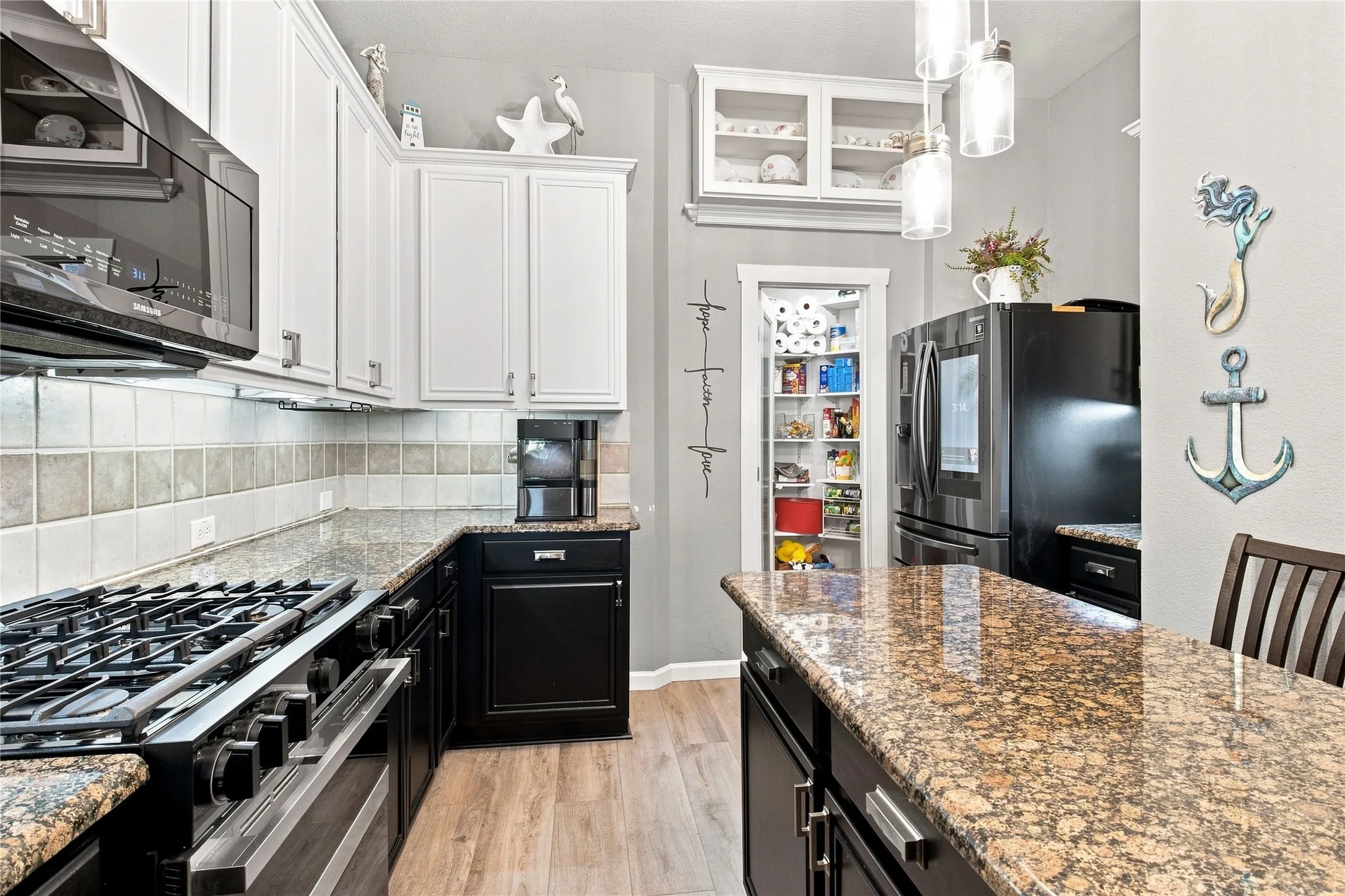 Single Family Residence For Sale in Collin County , 5912 Pine Meadow Lane, Mc Kinney, Texas 75070, 4 Bedroom, 2 Bathroom, 3 Garage spaces, 2,222 Sqft, built in 2002, mls#21374938, Real Estate Agent in Mc Kinney, Homes For Sale in Collin county, Homes For Sale in Mc Kinney, Realtor in Mc Kinney Texas, Real Estate Brokerage Independent Realty Texas, Luminita Cordes Realtor