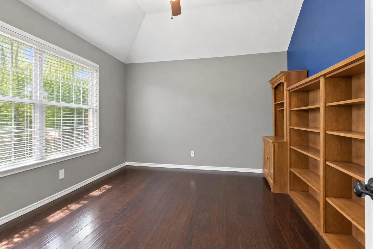 Single Family Residence For Sale in Collin County , 5912 Pine Meadow Lane, Mc Kinney, Texas 75070, 4 Bedroom, 2 Bathroom, 3 Garage spaces, 2,222 Sqft, built in 2002, mls#21374938, Real Estate Agent in Mc Kinney, Homes For Sale in Collin county, Homes For Sale in Mc Kinney, Realtor in Mc Kinney Texas, Real Estate Brokerage Independent Realty Texas, Luminita Cordes Realtor