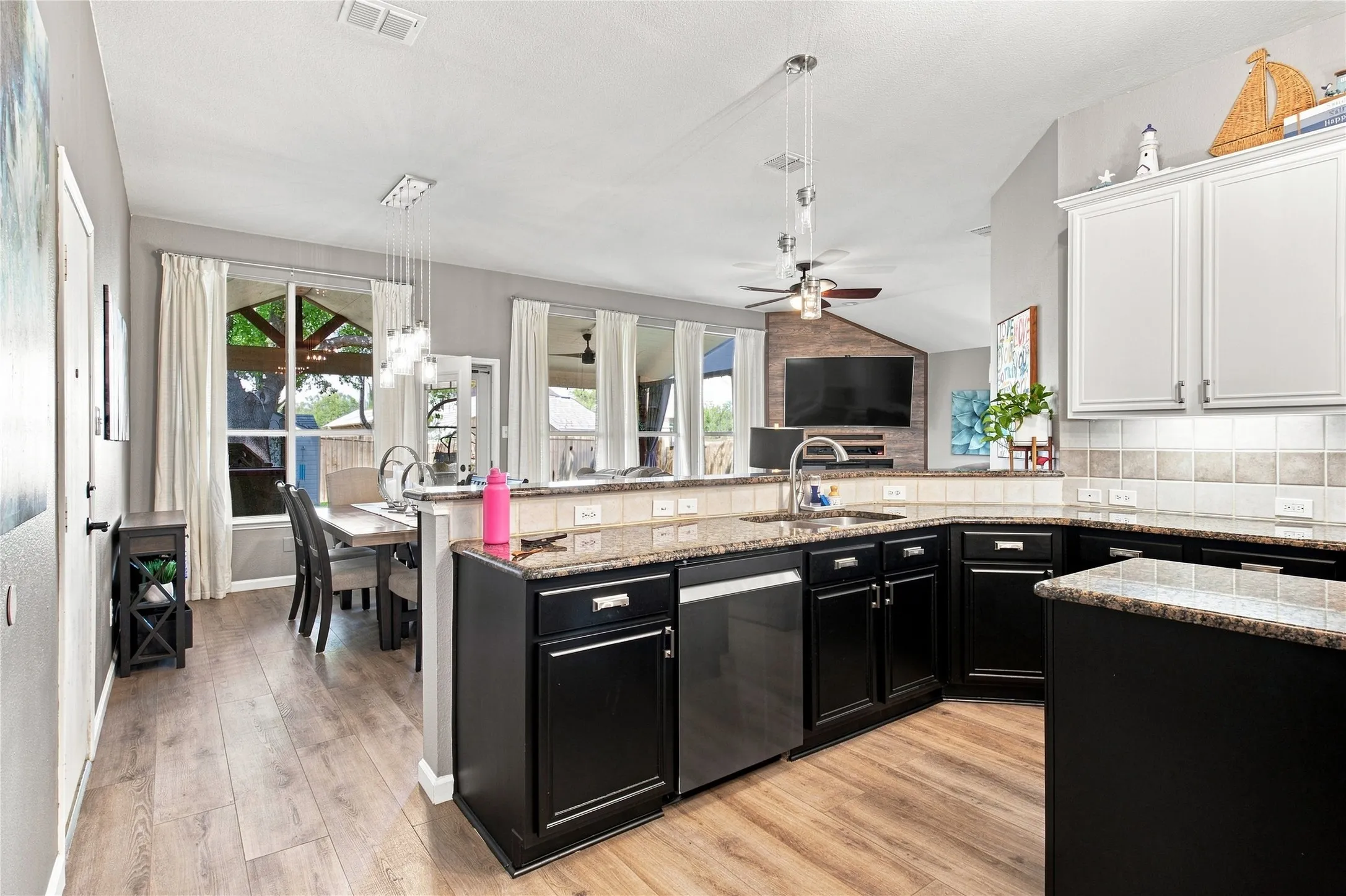 Single Family Residence For Sale in Collin County , 5912 Pine Meadow Lane, Mc Kinney, Texas 75070, 4 Bedroom, 2 Bathroom, 3 Garage spaces, 2,222 Sqft, built in 2002, mls#21374938, Real Estate Agent in Mc Kinney, Homes For Sale in Collin county, Homes For Sale in Mc Kinney, Realtor in Mc Kinney Texas, Real Estate Brokerage Independent Realty Texas, Luminita Cordes Realtor