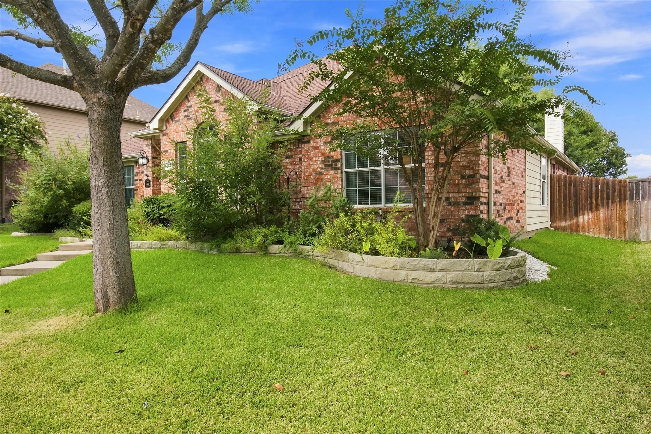 Single Family Residence For Sale in Collin County , 5912 Pine Meadow Lane, Mc Kinney, Texas 75070, 4 Bedroom, 2 Bathroom, 3 Garage spaces, 2,222 Sqft, built in 2002, mls#21374938, Real Estate Agent in Mc Kinney, Homes For Sale in Collin county, Homes For Sale in Mc Kinney, Realtor in Mc Kinney Texas, Real Estate Brokerage Independent Realty Texas, Luminita Cordes Realtor