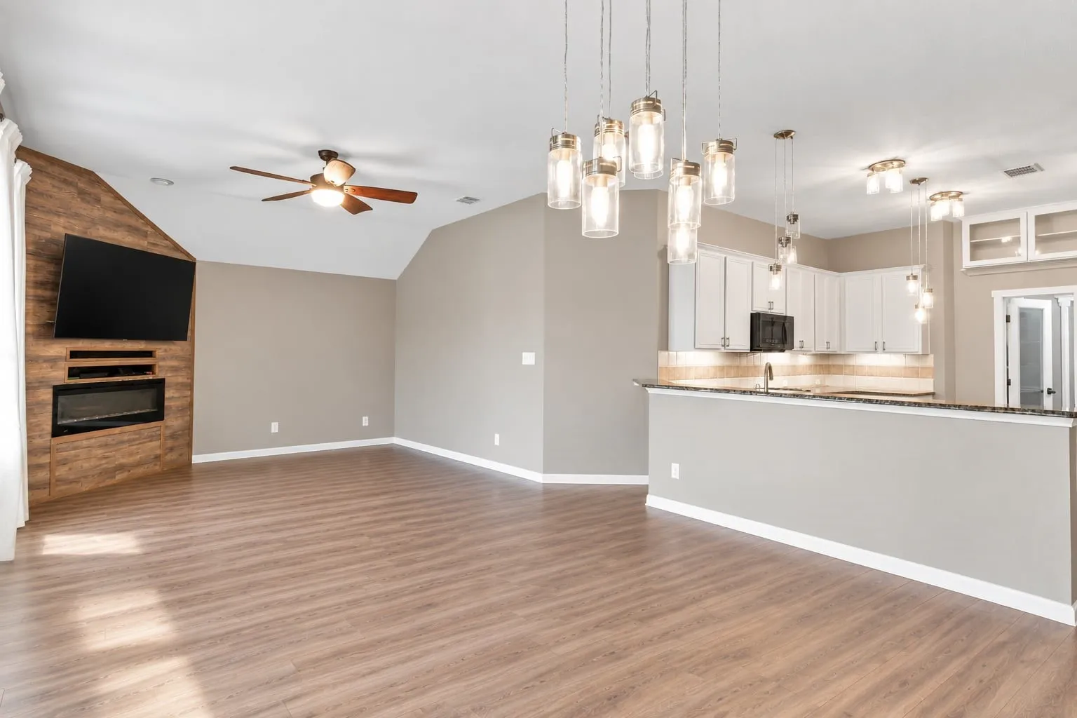 Single Family Residence For Sale in Collin County , 5912 Pine Meadow Lane, Mc Kinney, Texas 75070, 4 Bedroom, 2 Bathroom, 3 Garage spaces, 2,222 Sqft, built in 2002, mls#21374938, Real Estate Agent in Mc Kinney, Homes For Sale in Collin county, Homes For Sale in Mc Kinney, Realtor in Mc Kinney Texas, Real Estate Brokerage Independent Realty Texas, Luminita Cordes Realtor