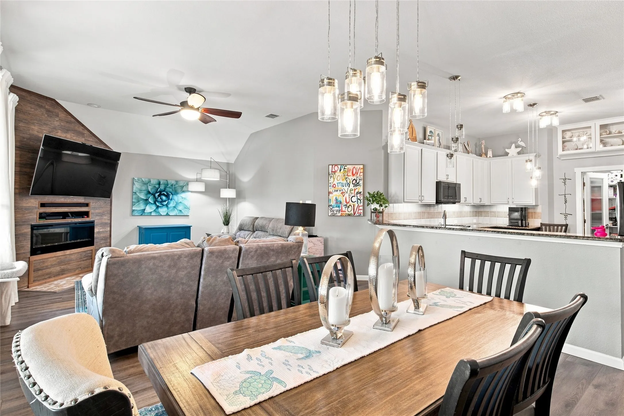Single Family Residence For Sale in Collin County , 5912 Pine Meadow Lane, Mc Kinney, Texas 75070, 4 Bedroom, 2 Bathroom, 3 Garage spaces, 2,222 Sqft, built in 2002, mls#21374938, Real Estate Agent in Mc Kinney, Homes For Sale in Collin county, Homes For Sale in Mc Kinney, Realtor in Mc Kinney Texas, Real Estate Brokerage Independent Realty Texas, Luminita Cordes Realtor