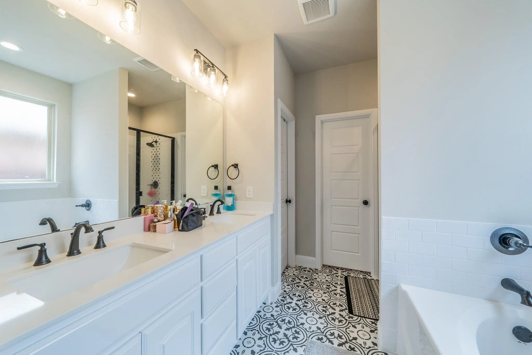 Single Family Residence For Rent in Johnson County , 1057 Nighthawk Trail, Alvarado, Texas 76009, 3 Bedroom, 2 Bathroom, 2 Garage spaces, 1,803 Sqft, built in 2024, mls#21375044, Real Estate Agent in Alvarado, Homes For Rent in Johnson county, Homes For Rent in Alvarado, Realtor in Alvarado Texas, Real Estate Brokerage Independent Realty Texas, Luminita Cordes Realtor