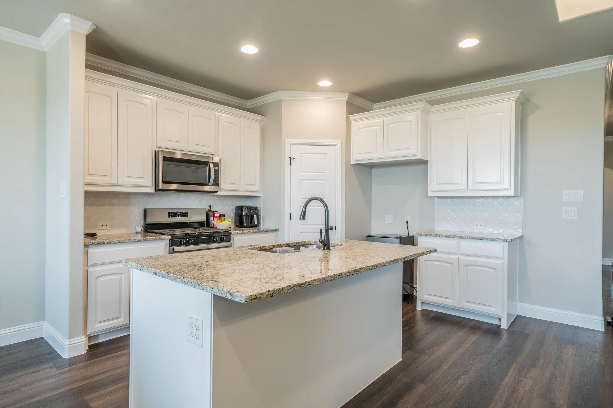 Single Family Residence For Rent in Johnson County , 1057 Nighthawk Trail, Alvarado, Texas 76009, 3 Bedroom, 2 Bathroom, 2 Garage spaces, 1,803 Sqft, built in 2024, mls#21375044, Real Estate Agent in Alvarado, Homes For Rent in Johnson county, Homes For Rent in Alvarado, Realtor in Alvarado Texas, Real Estate Brokerage Independent Realty Texas, Luminita Cordes Realtor