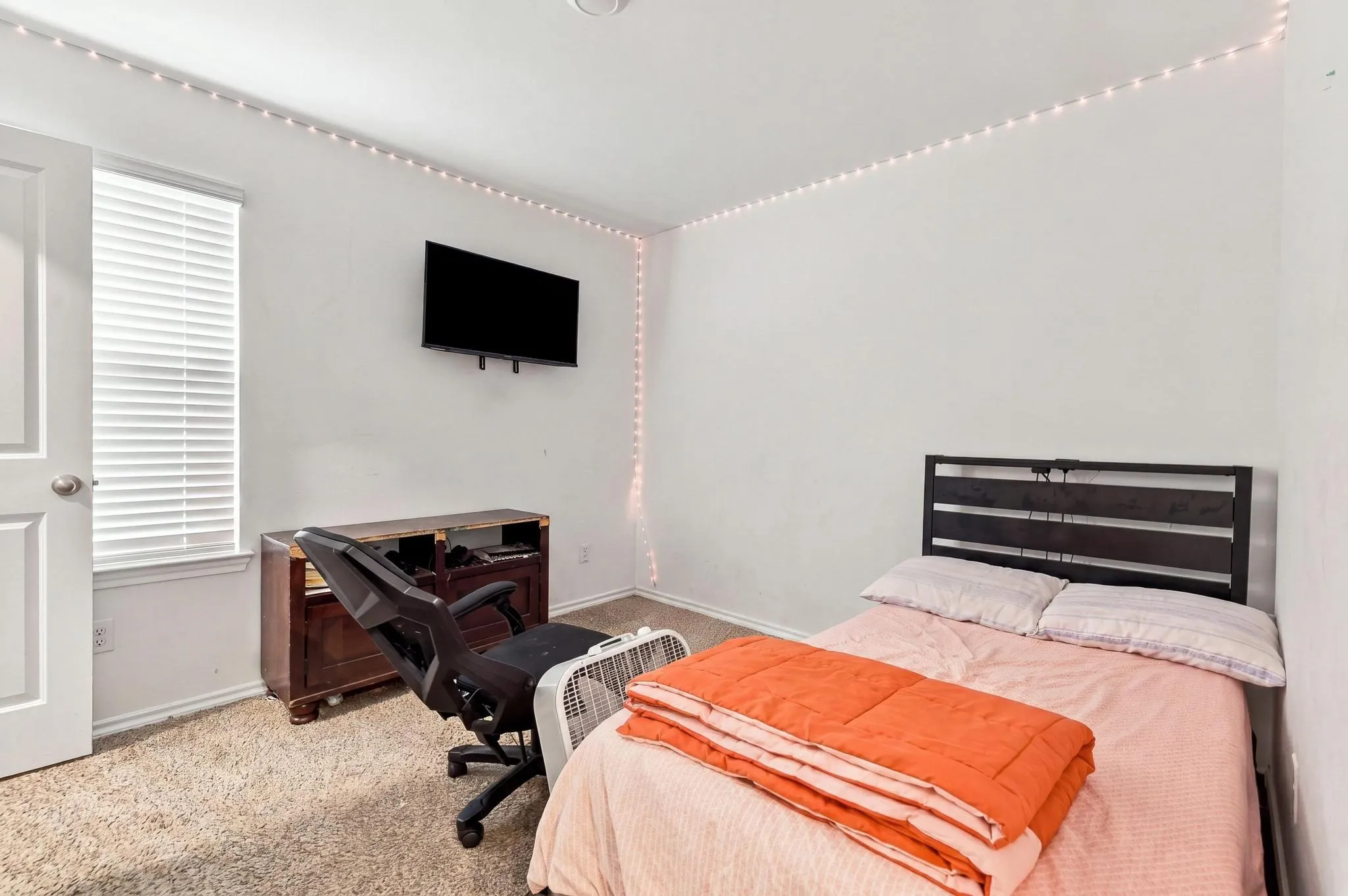 Single Family Residence For Sale in Denton County , 2908 Royal Acres, Denton, Texas 76209, 4 Bedroom, 2 Bathroom, 2 Garage spaces, 1,701 Sqft, built in 2021, mls#21373983, Real Estate Agent in Denton, Homes For Sale in Denton county, Homes For Sale in Denton, Realtor in Denton Texas, Real Estate Brokerage Independent Realty Texas, Luminita Cordes Realtor