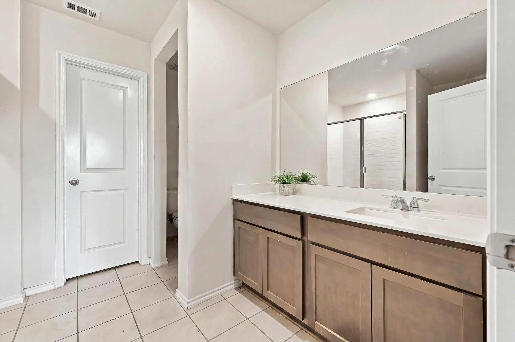 Single Family Residence For Sale in Denton County , 2908 Royal Acres, Denton, Texas 76209, 4 Bedroom, 2 Bathroom, 2 Garage spaces, 1,701 Sqft, built in 2021, mls#21373983, Real Estate Agent in Denton, Homes For Sale in Denton county, Homes For Sale in Denton, Realtor in Denton Texas, Real Estate Brokerage Independent Realty Texas, Luminita Cordes Realtor