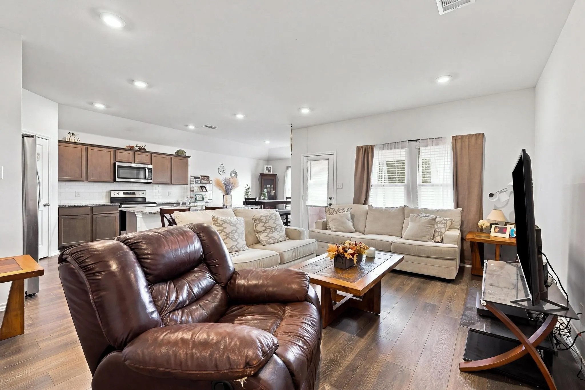 Single Family Residence For Sale in Denton County , 2908 Royal Acres, Denton, Texas 76209, 4 Bedroom, 2 Bathroom, 2 Garage spaces, 1,701 Sqft, built in 2021, mls#21373983, Real Estate Agent in Denton, Homes For Sale in Denton county, Homes For Sale in Denton, Realtor in Denton Texas, Real Estate Brokerage Independent Realty Texas, Luminita Cordes Realtor