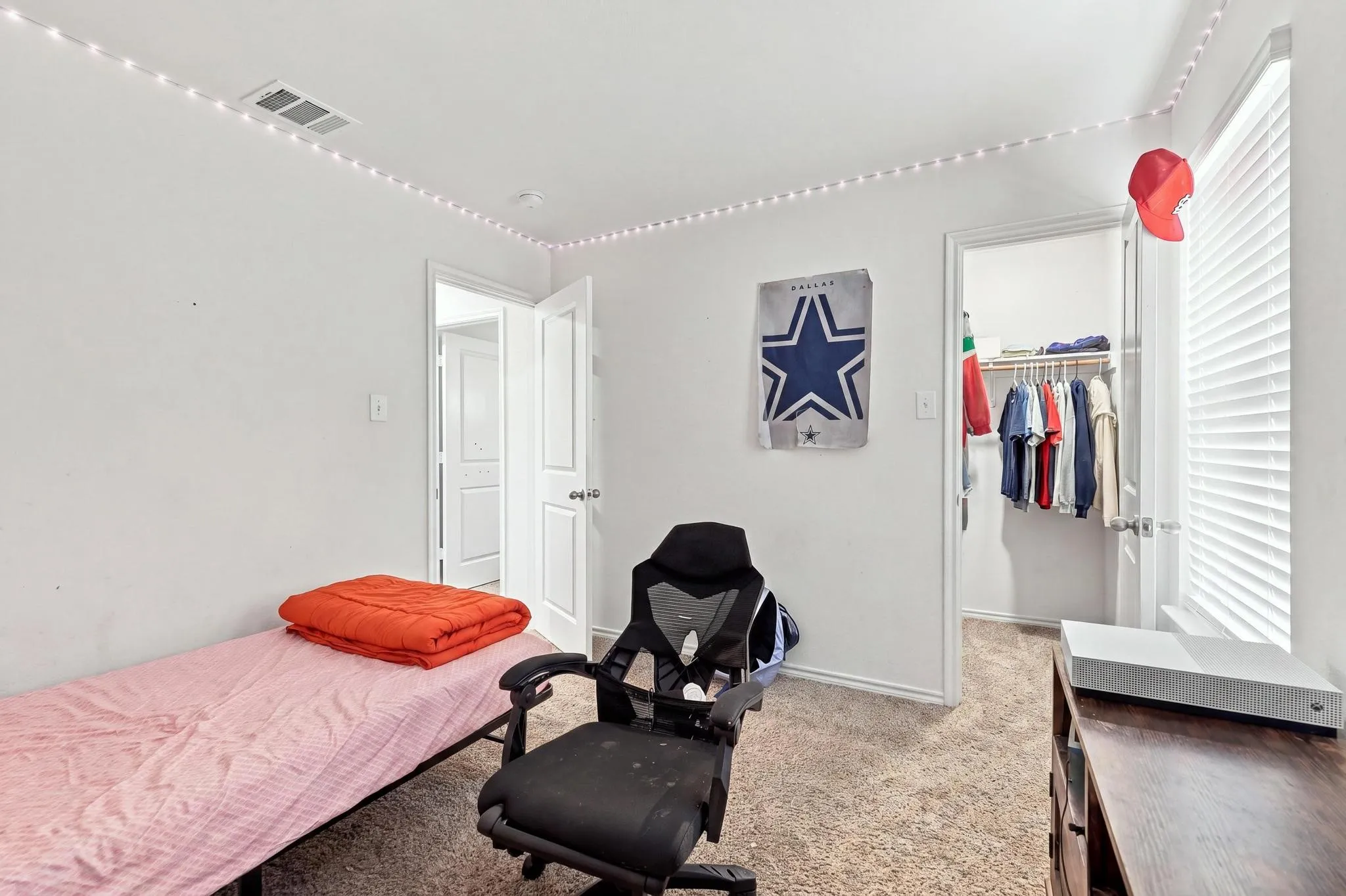Single Family Residence For Sale in Denton County , 2908 Royal Acres, Denton, Texas 76209, 4 Bedroom, 2 Bathroom, 2 Garage spaces, 1,701 Sqft, built in 2021, mls#21373983, Real Estate Agent in Denton, Homes For Sale in Denton county, Homes For Sale in Denton, Realtor in Denton Texas, Real Estate Brokerage Independent Realty Texas, Luminita Cordes Realtor