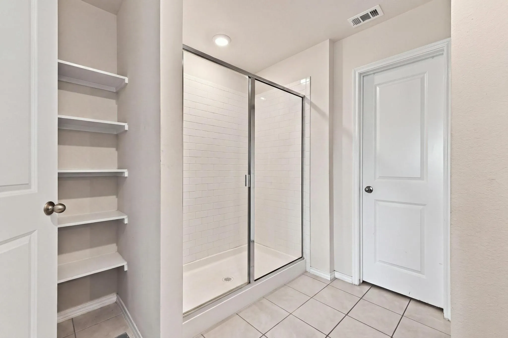 Single Family Residence For Sale in Denton County , 2908 Royal Acres, Denton, Texas 76209, 4 Bedroom, 2 Bathroom, 2 Garage spaces, 1,701 Sqft, built in 2021, mls#21373983, Real Estate Agent in Denton, Homes For Sale in Denton county, Homes For Sale in Denton, Realtor in Denton Texas, Real Estate Brokerage Independent Realty Texas, Luminita Cordes Realtor