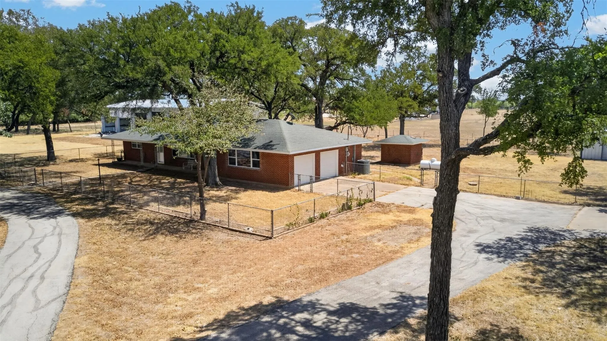 Single Family Residence For Rent in Hood County , 161 Tomlinson Road 1 & 3, Granbury, Texas 76049, 3 Bedroom, 2 Bathroom, Garage spaces, 2,124 Sqft, built in 1961, mls#21375008, Real Estate Agent in Granbury, Homes For Rent in Hood county, Homes For Rent in Granbury, Realtor in Granbury Texas, Real Estate Brokerage Independent Realty Texas, Luminita Cordes Realtor