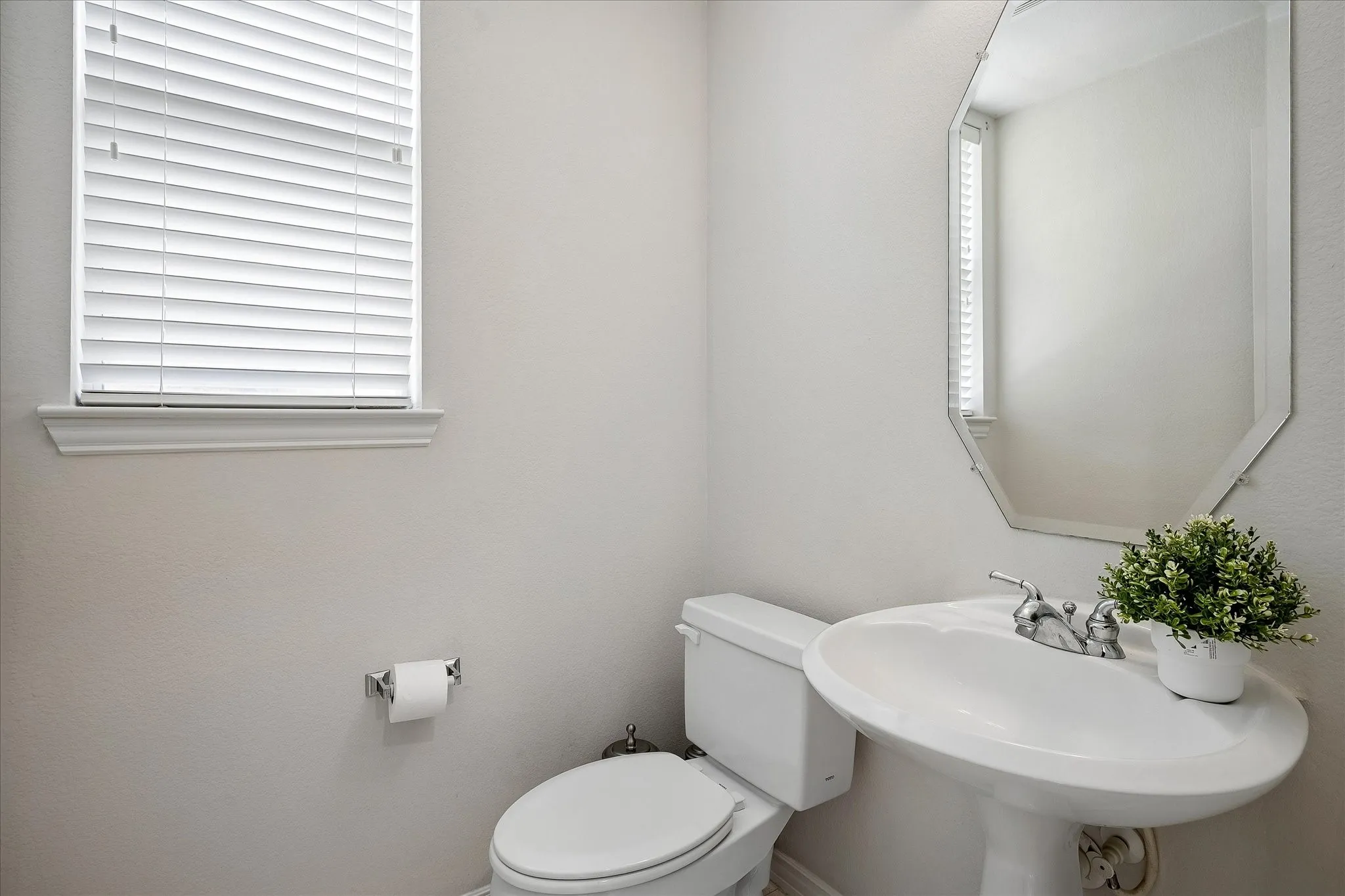 Single Family Residence For Sale in Collin County , 2209 Windy Ridge Court, Plano, Texas 75025, 5 Bedroom, 5 Bathroom, 2 Garage spaces, 3,698 Sqft, built in 1999, mls#21375053, Real Estate Agent in Plano, Homes For Sale in Collin county, Homes For Sale in Plano, Realtor in Plano Texas, Real Estate Brokerage Independent Realty Texas, Luminita Cordes Realtor