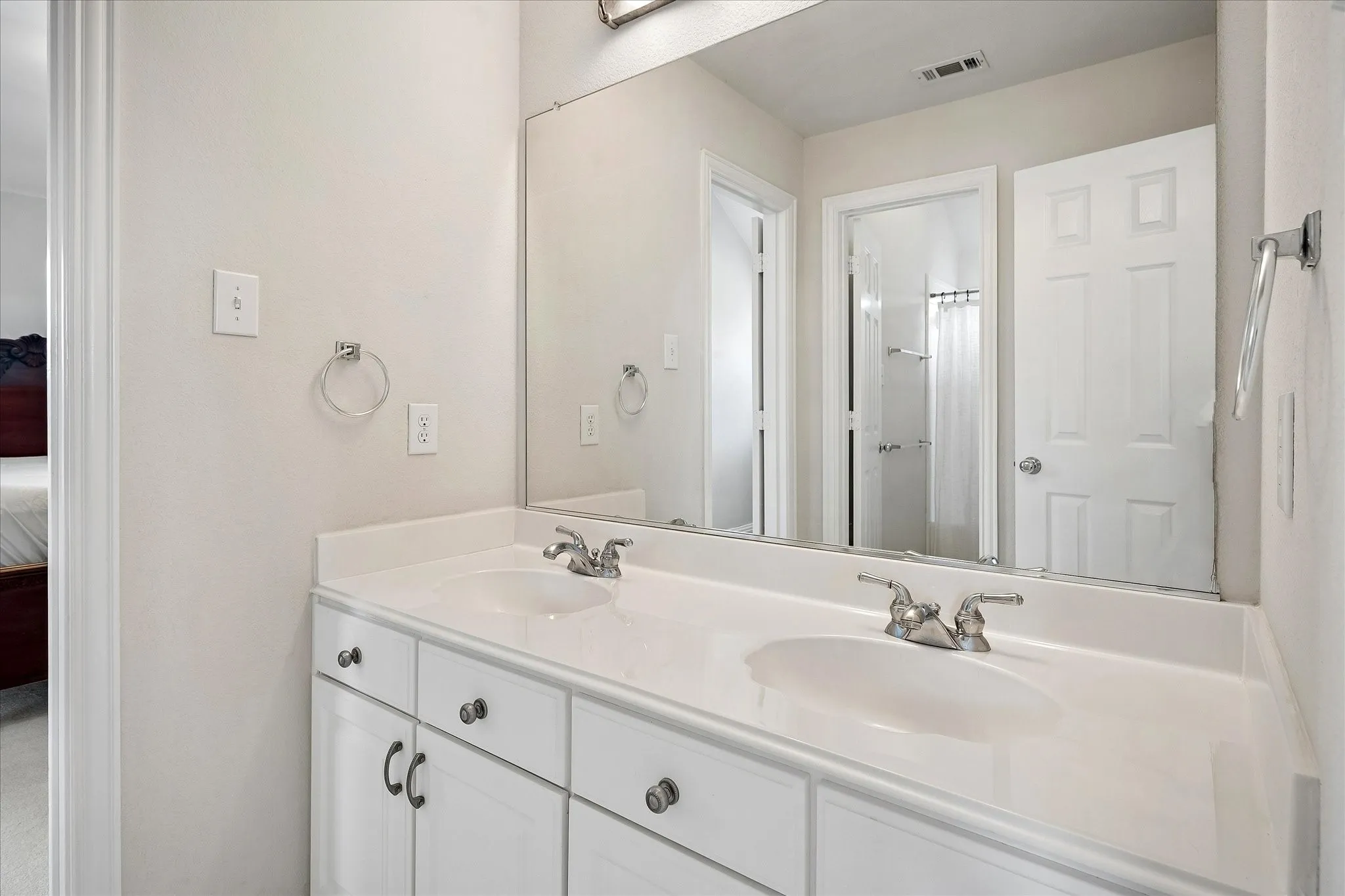 Single Family Residence For Sale in Collin County , 2209 Windy Ridge Court, Plano, Texas 75025, 5 Bedroom, 5 Bathroom, 2 Garage spaces, 3,698 Sqft, built in 1999, mls#21375053, Real Estate Agent in Plano, Homes For Sale in Collin county, Homes For Sale in Plano, Realtor in Plano Texas, Real Estate Brokerage Independent Realty Texas, Luminita Cordes Realtor