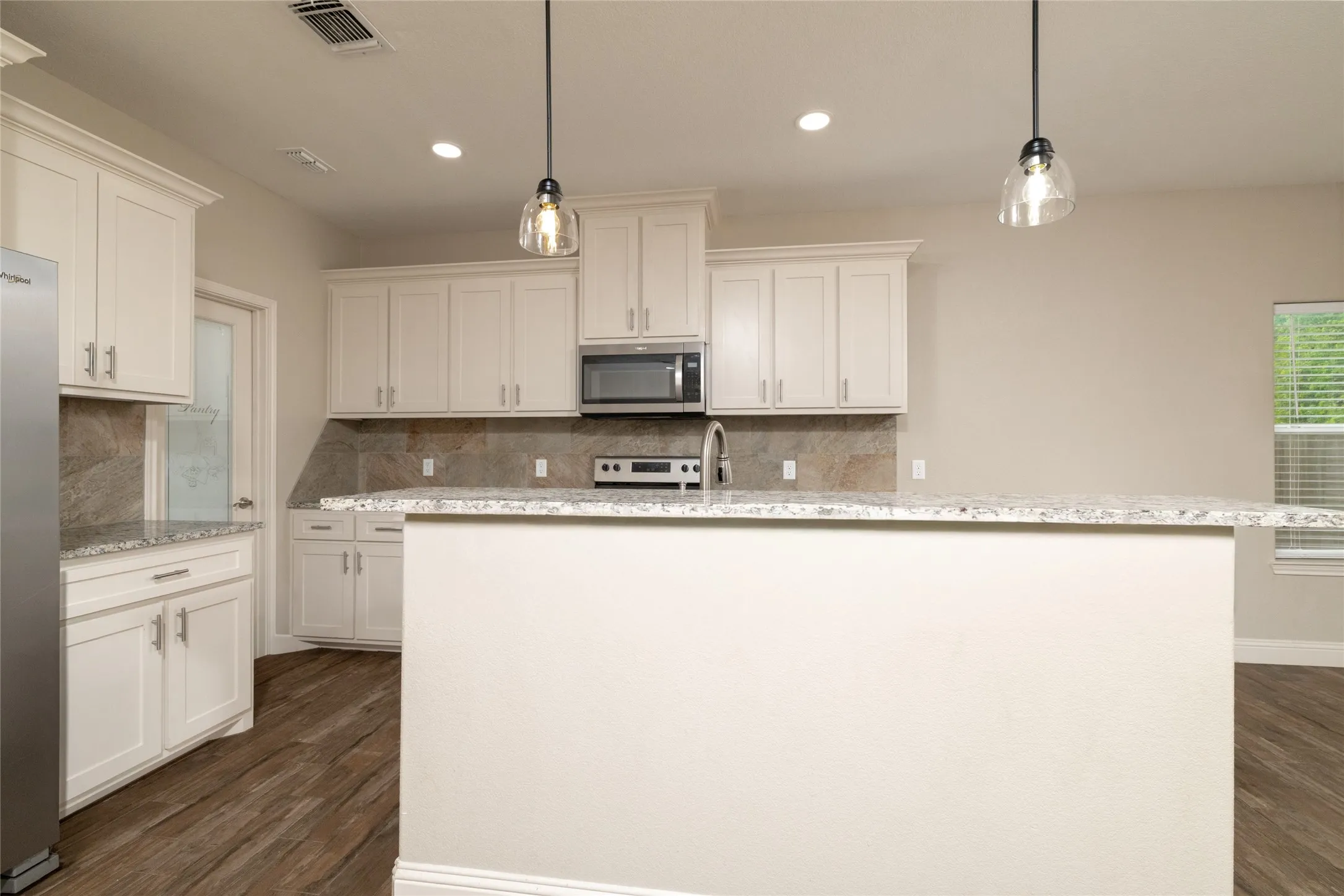 Single Family Residence For Rent in Parker County , 405 Titus Drive, Springtown, Texas 76082, 3 Bedroom, 3 Bathroom, 2 Garage spaces, 1,648 Sqft, built in 2022, mls#21375009, Real Estate Agent in Springtown, Homes For Rent in Parker county, Homes For Rent in Springtown, Realtor in Springtown Texas, Real Estate Brokerage Independent Realty Texas, Luminita Cordes Realtor