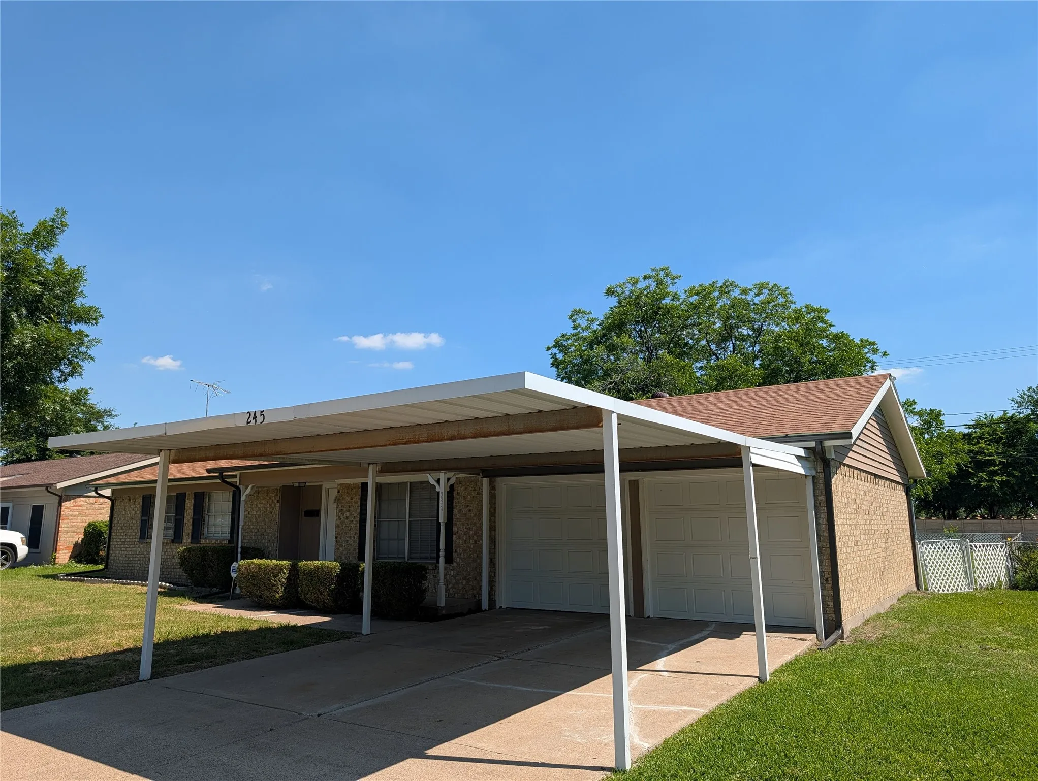 Single Family Residence For Rent in Tarrant County , 245 Rancho Drive, Saginaw, Texas 76179, 3 Bedroom, 2 Bathroom, Garage spaces, 1,740 Sqft, built in 1970, mls#21375063, Real Estate Agent in Saginaw, Homes For Rent in Tarrant county, Homes For Rent in Saginaw, Realtor in Saginaw Texas, Real Estate Brokerage Independent Realty Texas, Luminita Cordes Realtor