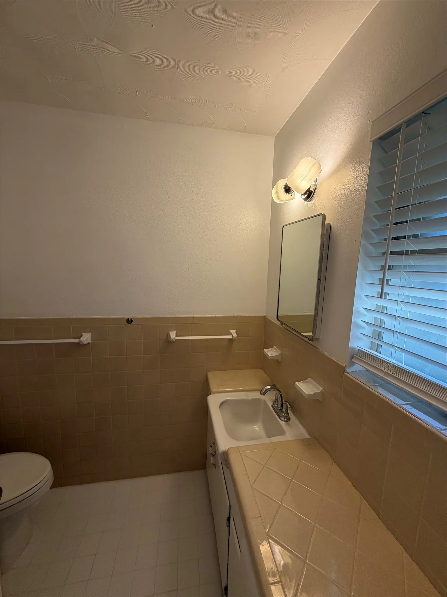 Single Family Residence For Rent in Dallas County , 2323 Springhill Drive, Dallas, Texas 75228, 3 Bedroom, 2 Bathroom, 2 Garage spaces, 1,783 Sqft, built in 1960, mls#21375047, Real Estate Agent in Dallas, Homes For Rent in Dallas county, Homes For Rent in Dallas, Realtor in Dallas Texas, Real Estate Brokerage Independent Realty Texas, Luminita Cordes Realtor