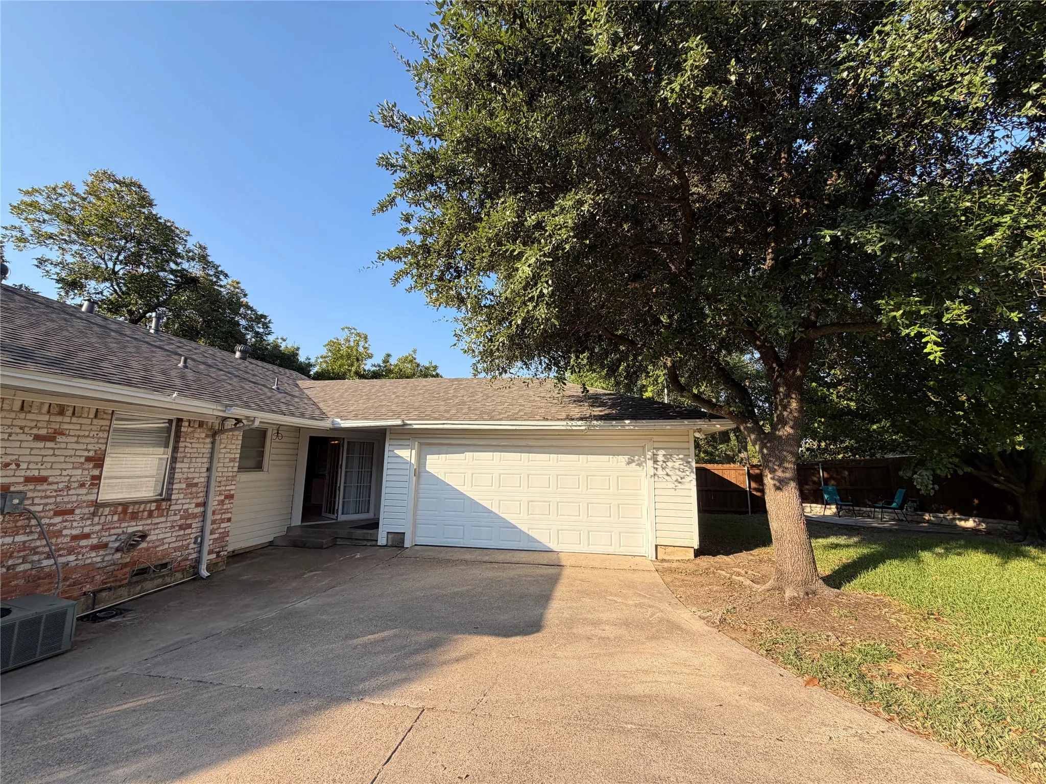 Single Family Residence For Rent in Dallas County , 2323 Springhill Drive, Dallas, Texas 75228, 3 Bedroom, 2 Bathroom, 2 Garage spaces, 1,783 Sqft, built in 1960, mls#21375047, Real Estate Agent in Dallas, Homes For Rent in Dallas county, Homes For Rent in Dallas, Realtor in Dallas Texas, Real Estate Brokerage Independent Realty Texas, Luminita Cordes Realtor