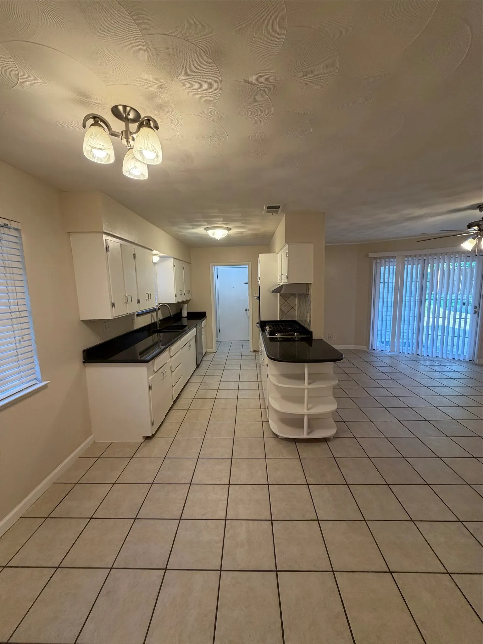 Single Family Residence For Rent in Dallas County , 2323 Springhill Drive, Dallas, Texas 75228, 3 Bedroom, 2 Bathroom, 2 Garage spaces, 1,783 Sqft, built in 1960, mls#21375047, Real Estate Agent in Dallas, Homes For Rent in Dallas county, Homes For Rent in Dallas, Realtor in Dallas Texas, Real Estate Brokerage Independent Realty Texas, Luminita Cordes Realtor