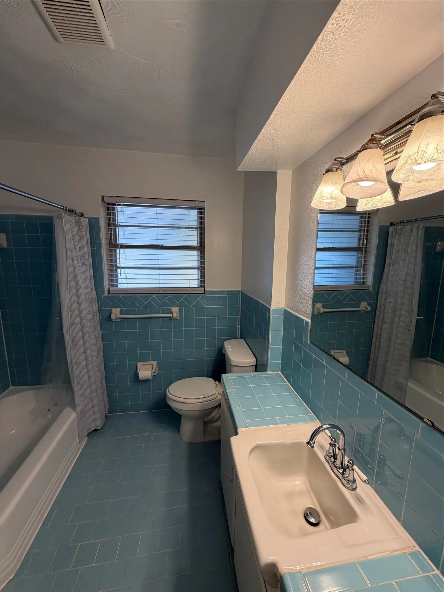 Single Family Residence For Rent in Dallas County , 2323 Springhill Drive, Dallas, Texas 75228, 3 Bedroom, 2 Bathroom, 2 Garage spaces, 1,783 Sqft, built in 1960, mls#21375047, Real Estate Agent in Dallas, Homes For Rent in Dallas county, Homes For Rent in Dallas, Realtor in Dallas Texas, Real Estate Brokerage Independent Realty Texas, Luminita Cordes Realtor