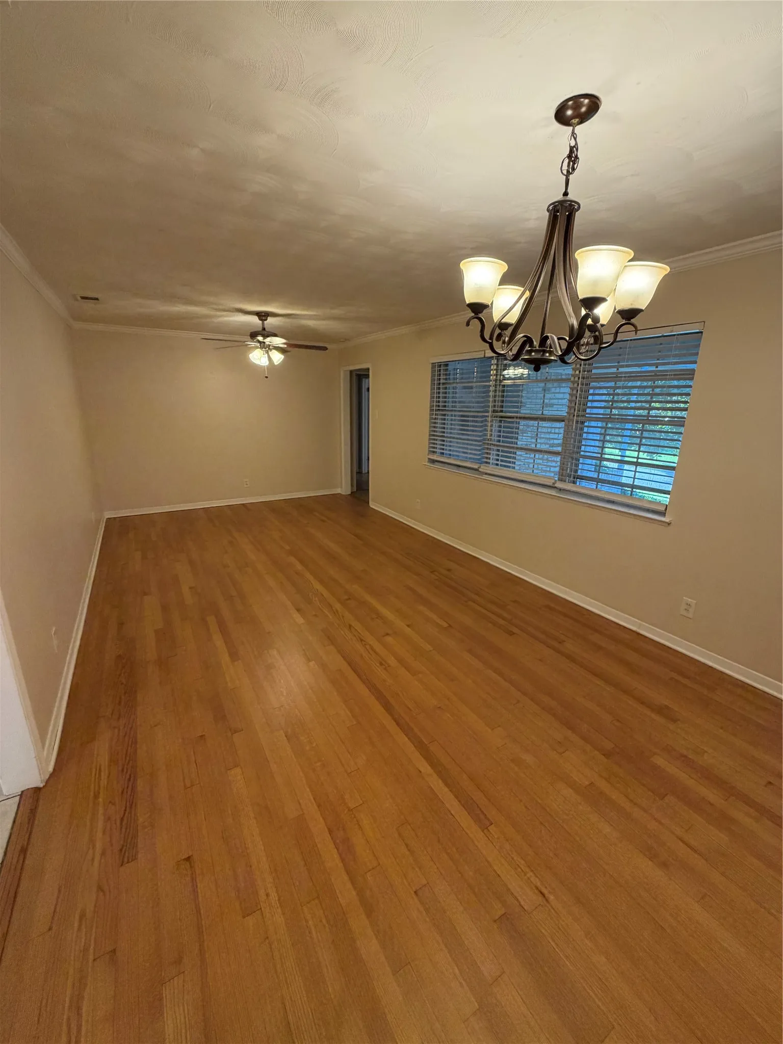 Single Family Residence For Rent in Dallas County , 2323 Springhill Drive, Dallas, Texas 75228, 3 Bedroom, 2 Bathroom, 2 Garage spaces, 1,783 Sqft, built in 1960, mls#21375047, Real Estate Agent in Dallas, Homes For Rent in Dallas county, Homes For Rent in Dallas, Realtor in Dallas Texas, Real Estate Brokerage Independent Realty Texas, Luminita Cordes Realtor
