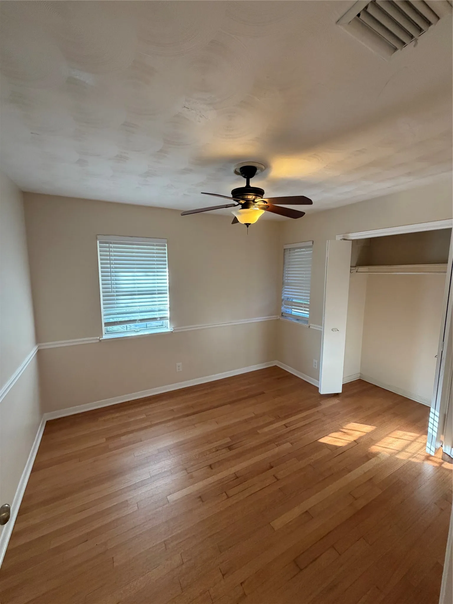 Single Family Residence For Rent in Dallas County , 2323 Springhill Drive, Dallas, Texas 75228, 3 Bedroom, 2 Bathroom, 2 Garage spaces, 1,783 Sqft, built in 1960, mls#21375047, Real Estate Agent in Dallas, Homes For Rent in Dallas county, Homes For Rent in Dallas, Realtor in Dallas Texas, Real Estate Brokerage Independent Realty Texas, Luminita Cordes Realtor