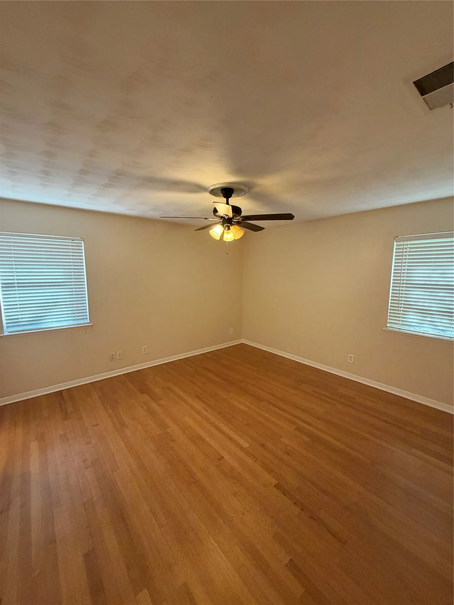 Single Family Residence For Rent in Dallas County , 2323 Springhill Drive, Dallas, Texas 75228, 3 Bedroom, 2 Bathroom, 2 Garage spaces, 1,783 Sqft, built in 1960, mls#21375047, Real Estate Agent in Dallas, Homes For Rent in Dallas county, Homes For Rent in Dallas, Realtor in Dallas Texas, Real Estate Brokerage Independent Realty Texas, Luminita Cordes Realtor