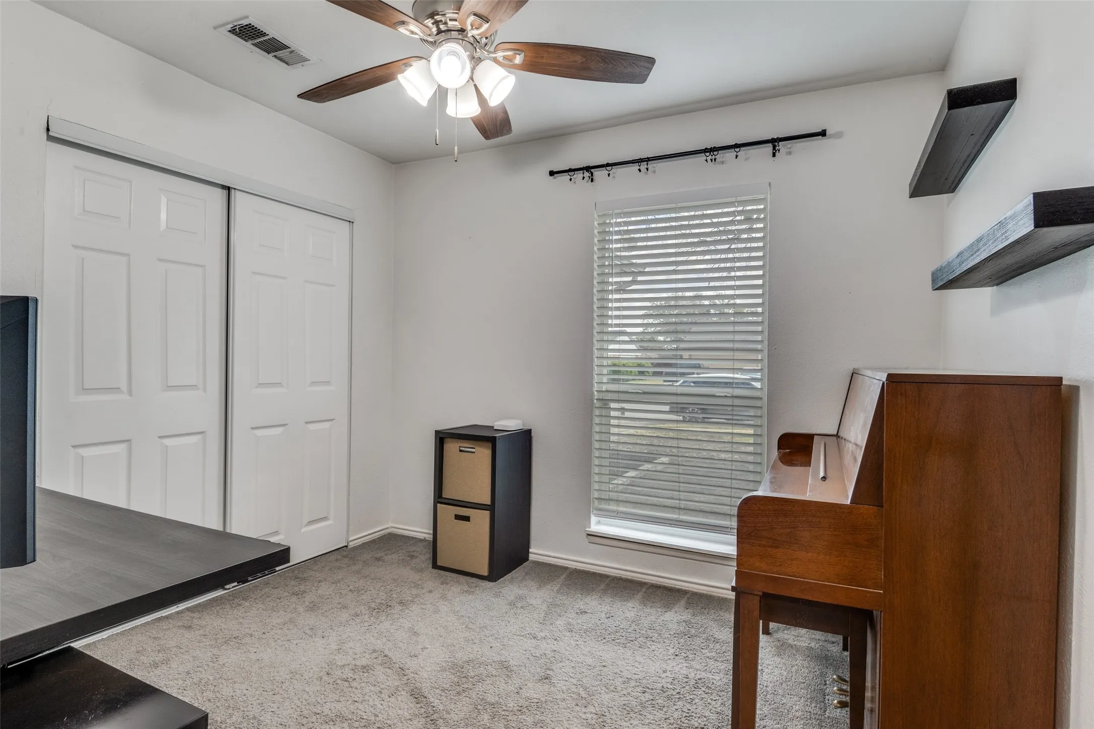 Single Family Residence For Sale in Dallas County , 1609 Lyric Drive, Garland, Texas 75040, 3 Bedroom, 2 Bathroom, 2 Garage spaces, 1,369 Sqft, built in 1977, mls#21373978, Real Estate Agent in Garland, Homes For Sale in Dallas county, Homes For Sale in Garland, Realtor in Garland Texas, Real Estate Brokerage Independent Realty Texas, Luminita Cordes Realtor