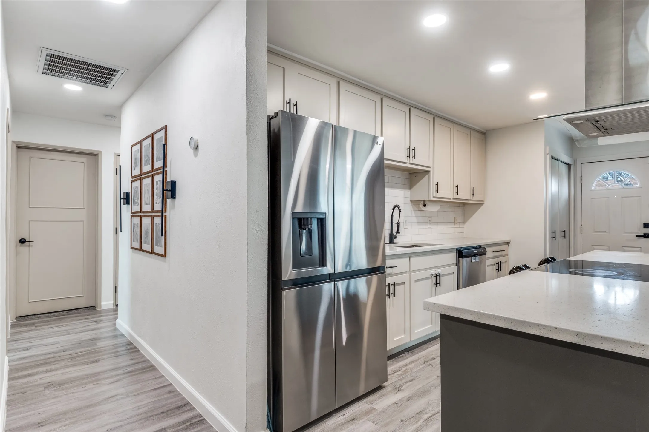 Single Family Residence For Sale in Dallas County , 1609 Lyric Drive, Garland, Texas 75040, 3 Bedroom, 2 Bathroom, 2 Garage spaces, 1,369 Sqft, built in 1977, mls#21373978, Real Estate Agent in Garland, Homes For Sale in Dallas county, Homes For Sale in Garland, Realtor in Garland Texas, Real Estate Brokerage Independent Realty Texas, Luminita Cordes Realtor