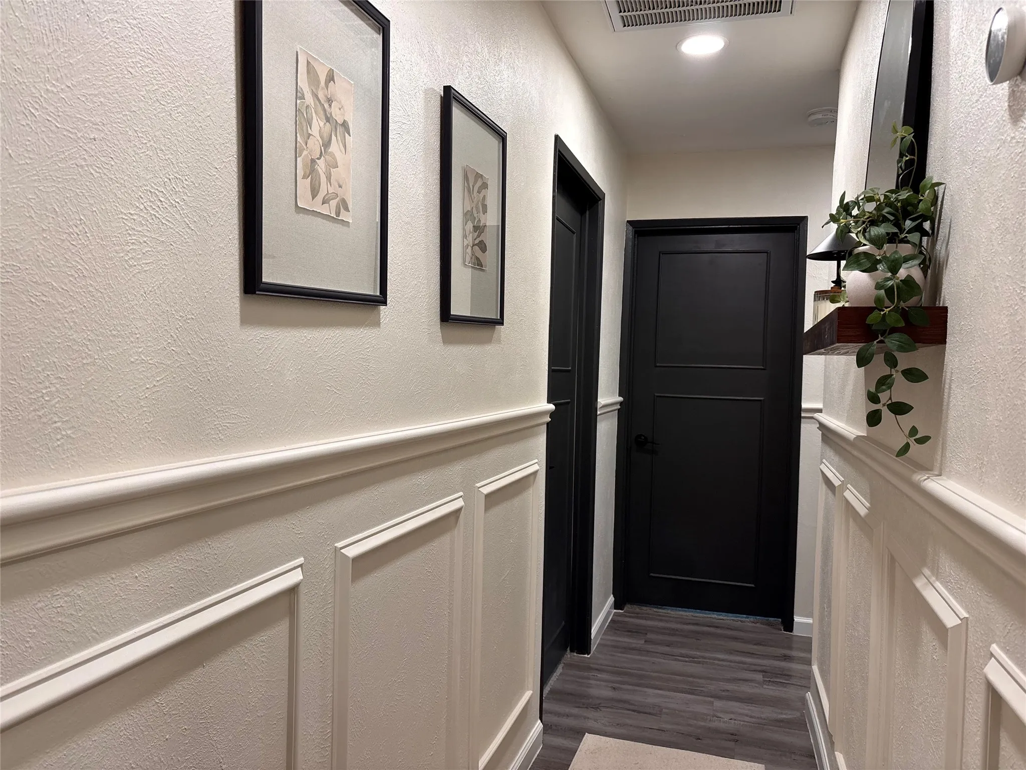 Single Family Residence For Sale in Dallas County , 1609 Lyric Drive, Garland, Texas 75040, 3 Bedroom, 2 Bathroom, 2 Garage spaces, 1,369 Sqft, built in 1977, mls#21373978, Real Estate Agent in Garland, Homes For Sale in Dallas county, Homes For Sale in Garland, Realtor in Garland Texas, Real Estate Brokerage Independent Realty Texas, Luminita Cordes Realtor