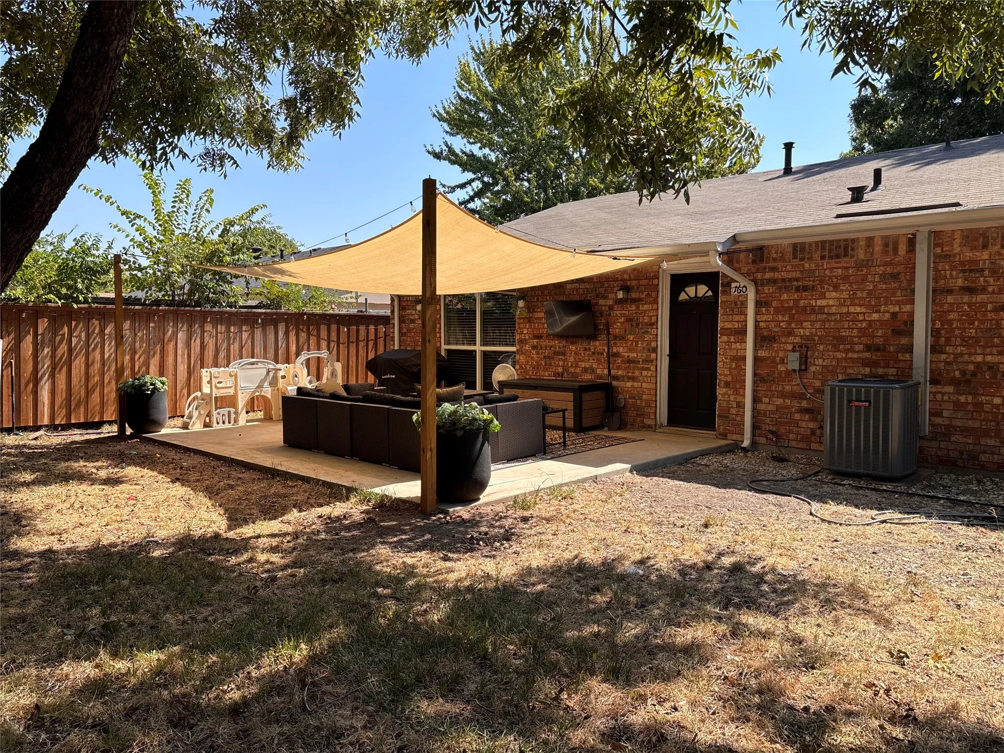 Single Family Residence For Sale in Dallas County , 1609 Lyric Drive, Garland, Texas 75040, 3 Bedroom, 2 Bathroom, 2 Garage spaces, 1,369 Sqft, built in 1977, mls#21373978, Real Estate Agent in Garland, Homes For Sale in Dallas county, Homes For Sale in Garland, Realtor in Garland Texas, Real Estate Brokerage Independent Realty Texas, Luminita Cordes Realtor