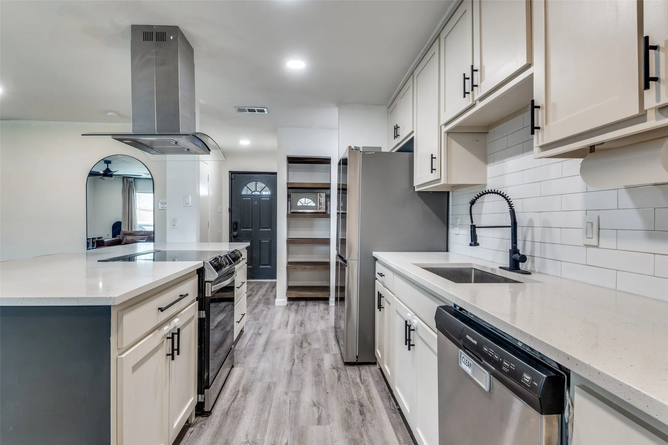 Single Family Residence For Sale in Dallas County , 1609 Lyric Drive, Garland, Texas 75040, 3 Bedroom, 2 Bathroom, 2 Garage spaces, 1,369 Sqft, built in 1977, mls#21373978, Real Estate Agent in Garland, Homes For Sale in Dallas county, Homes For Sale in Garland, Realtor in Garland Texas, Real Estate Brokerage Independent Realty Texas, Luminita Cordes Realtor