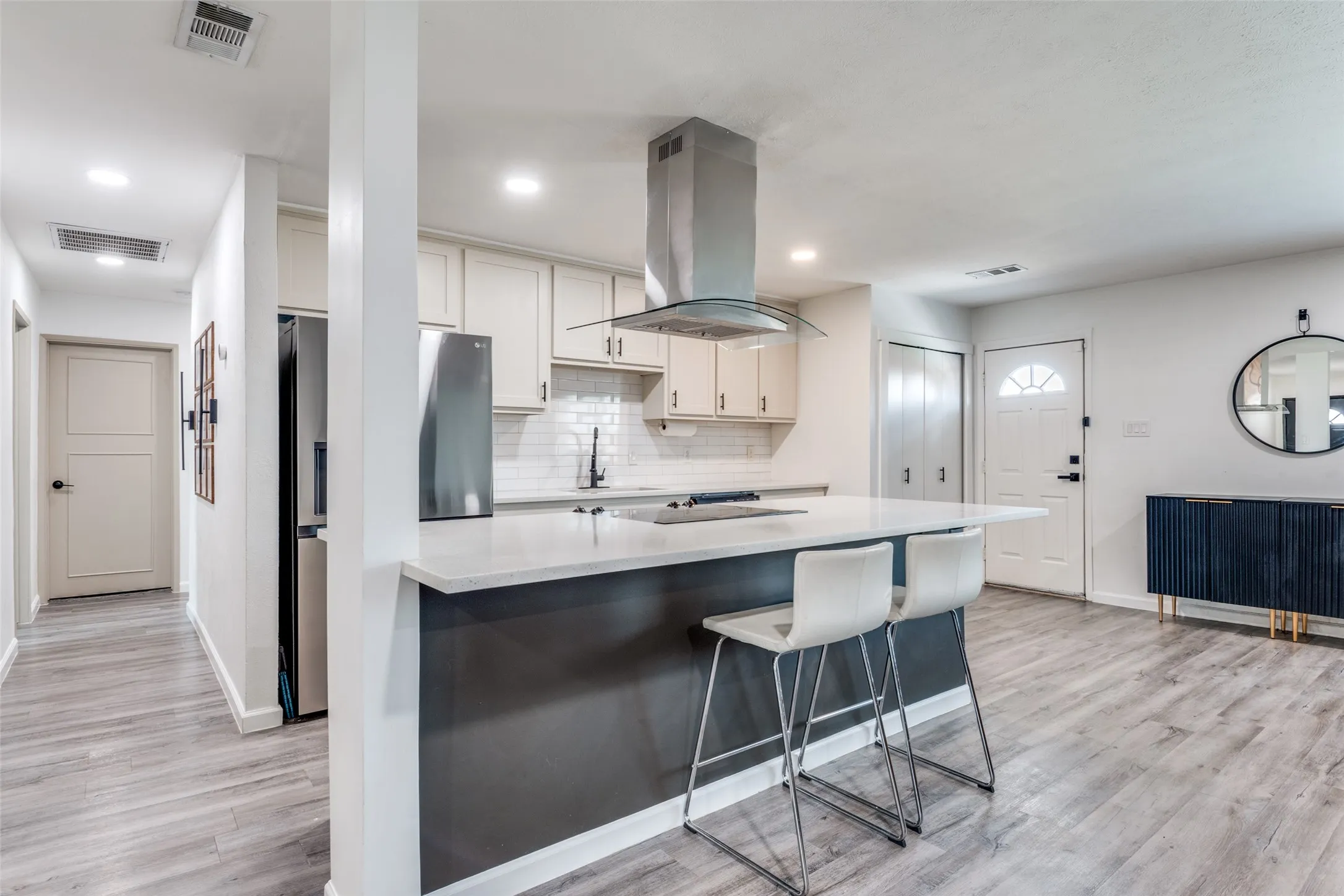 Single Family Residence For Sale in Dallas County , 1609 Lyric Drive, Garland, Texas 75040, 3 Bedroom, 2 Bathroom, 2 Garage spaces, 1,369 Sqft, built in 1977, mls#21373978, Real Estate Agent in Garland, Homes For Sale in Dallas county, Homes For Sale in Garland, Realtor in Garland Texas, Real Estate Brokerage Independent Realty Texas, Luminita Cordes Realtor