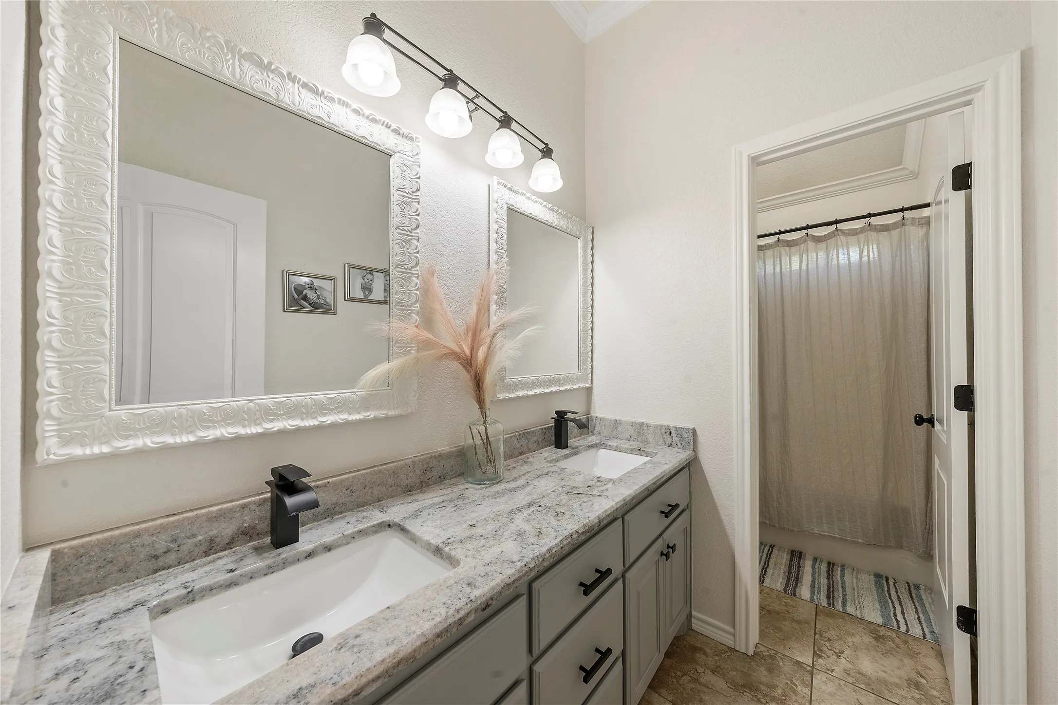 Single Family Residence For Sale in Mc Lennan County , 700 Lost Hunters, China Spring, Texas 76633, 4 Bedroom, 3 Bathroom, 2 Garage spaces, 2,348 Sqft, built in 2005, mls#21374198, Real Estate Agent in China Spring, Homes For Sale in Mc Lennan county, Homes For Sale in China Spring, Realtor in China Spring Texas, Real Estate Brokerage Independent Realty Texas, Luminita Cordes Realtor
