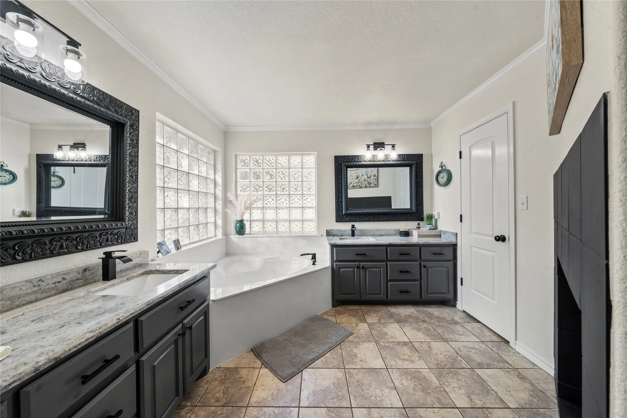 Single Family Residence For Sale in Mc Lennan County , 700 Lost Hunters, China Spring, Texas 76633, 4 Bedroom, 3 Bathroom, 2 Garage spaces, 2,348 Sqft, built in 2005, mls#21374198, Real Estate Agent in China Spring, Homes For Sale in Mc Lennan county, Homes For Sale in China Spring, Realtor in China Spring Texas, Real Estate Brokerage Independent Realty Texas, Luminita Cordes Realtor