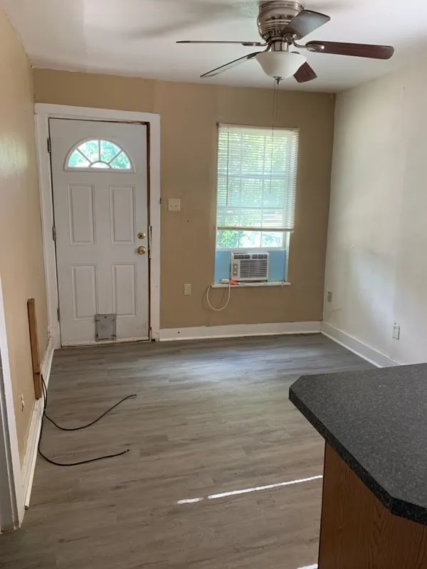 Apartment For Rent in Taylor County , 1174 Vine Gar, Abilene, Texas 79602, 1 Bedroom, 1 Bathroom, 1 Garage spaces, 360 Sqft, built in 1938, mls#21375078, Real Estate Agent in Abilene, Homes For Rent in Taylor county, Homes For Rent in Abilene, Realtor in Abilene Texas, Real Estate Brokerage Independent Realty Texas, Luminita Cordes Realtor