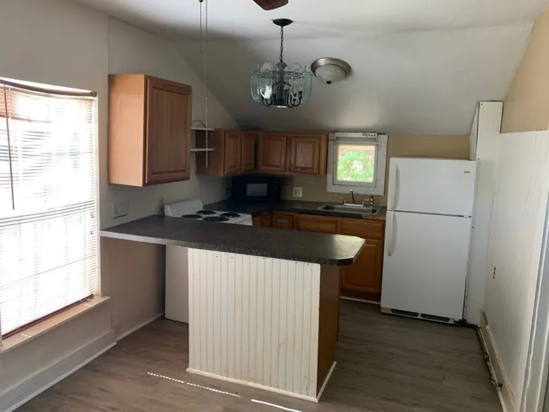 Apartment For Rent in Taylor County , 1174 Vine Gar, Abilene, Texas 79602, 1 Bedroom, 1 Bathroom, 1 Garage spaces, 360 Sqft, built in 1938, mls#21375078, Real Estate Agent in Abilene, Homes For Rent in Taylor county, Homes For Rent in Abilene, Realtor in Abilene Texas, Real Estate Brokerage Independent Realty Texas, Luminita Cordes Realtor
